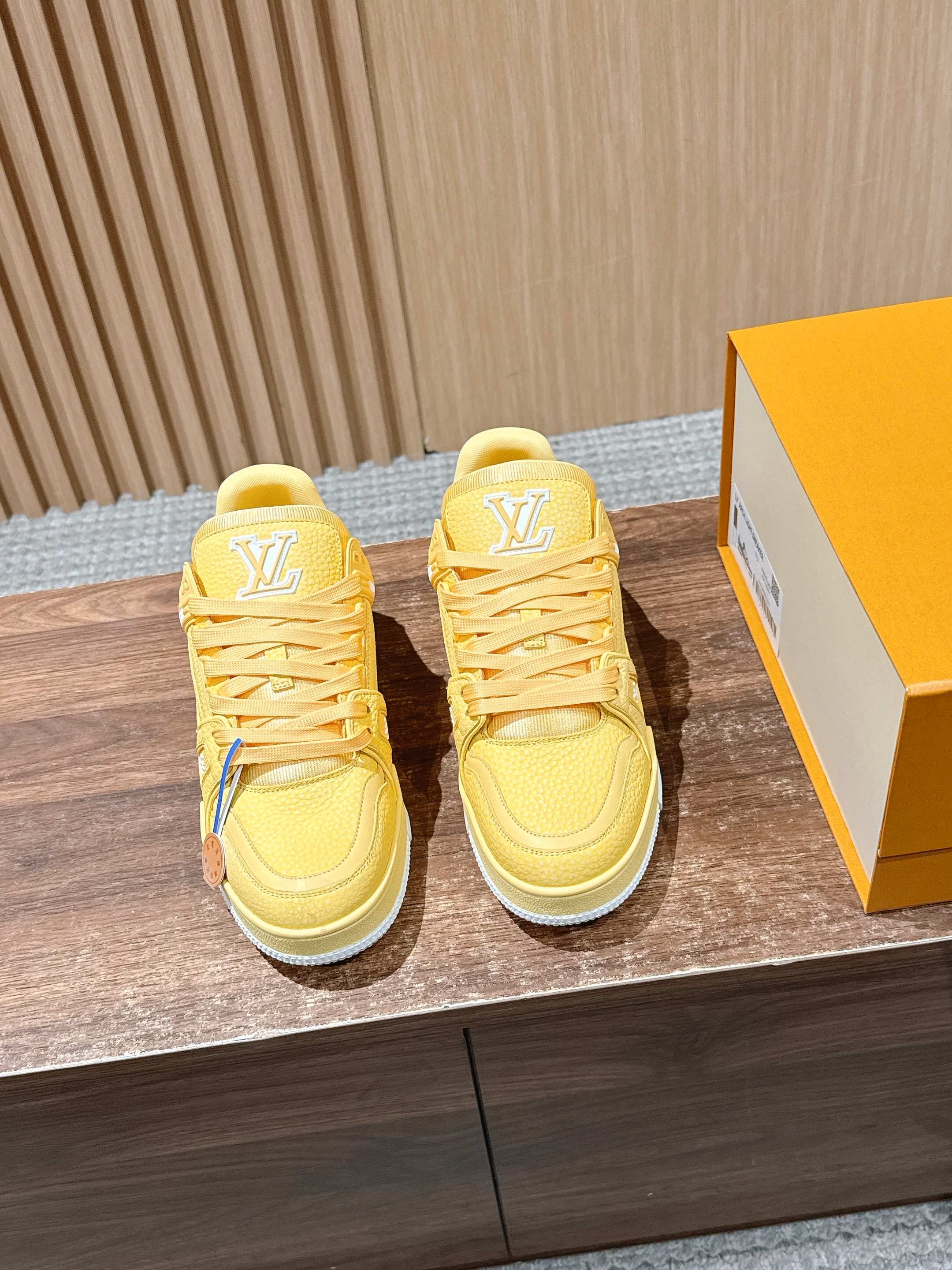 루이비통(LV) 모노그램 스케이트 스니커즈 신발