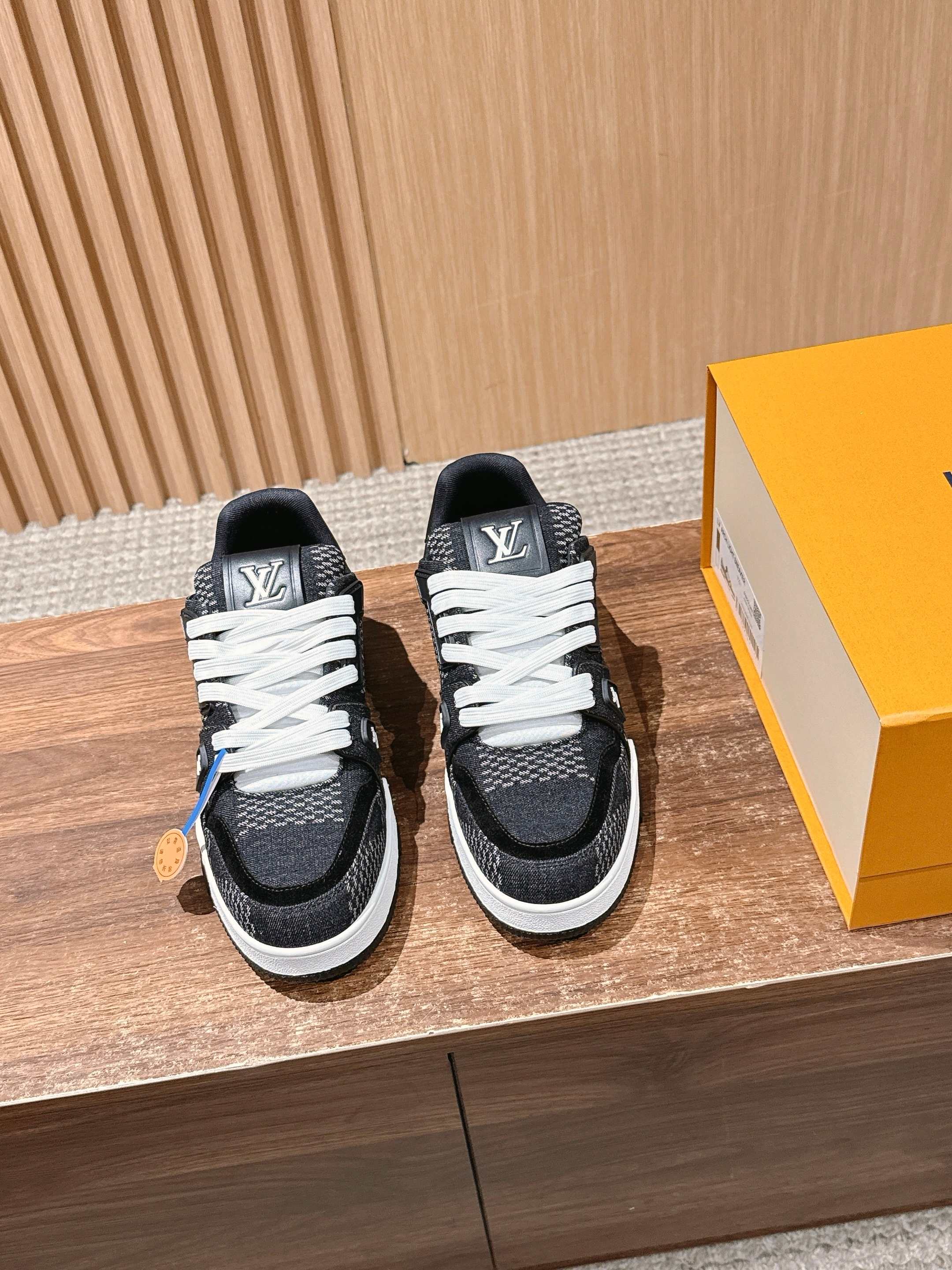 루이비통(LV) 모노그램 스케이트 스니커즈 신발