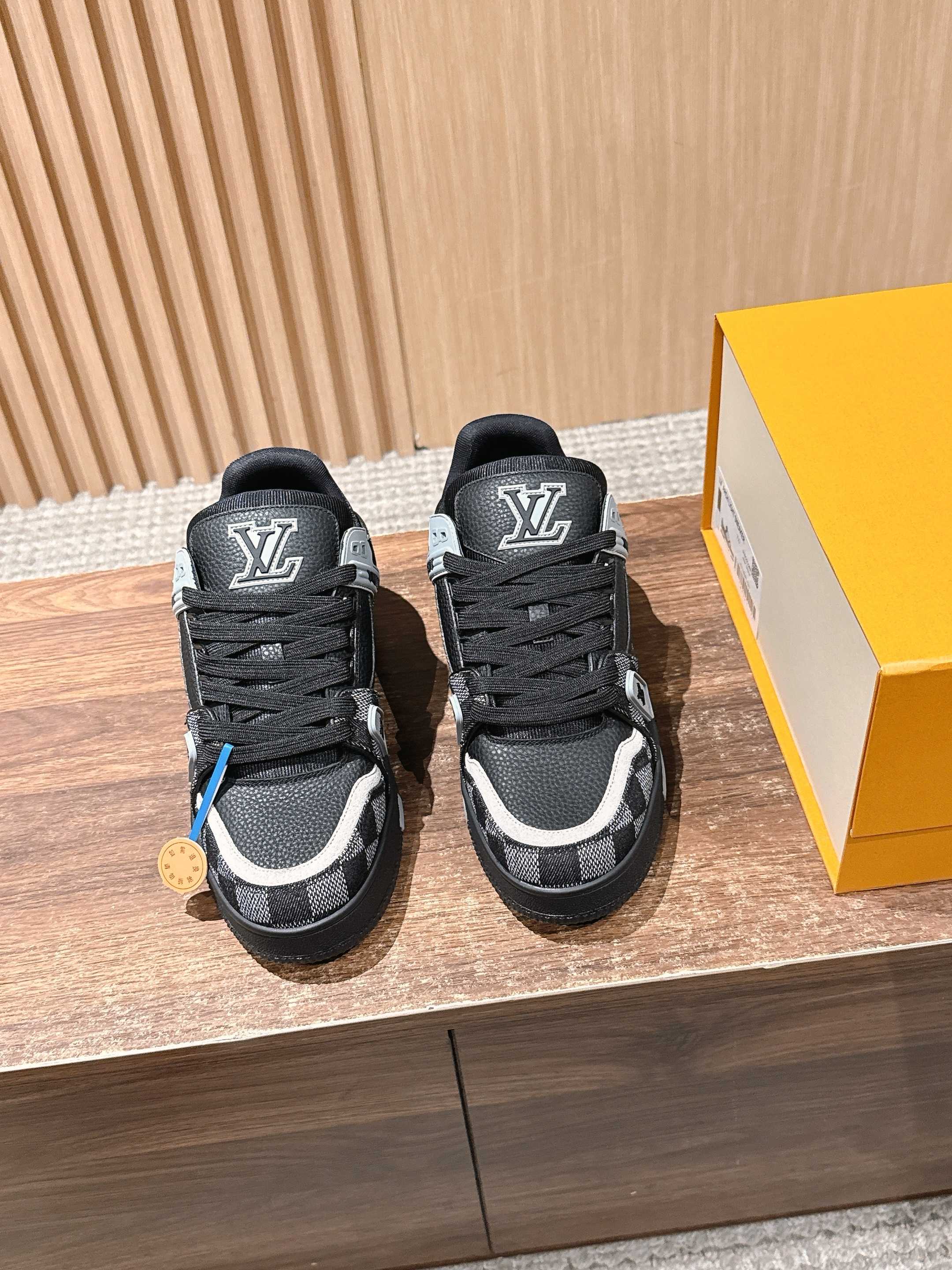 루이비통(LV) 모노그램 스케이트 스니커즈 신발