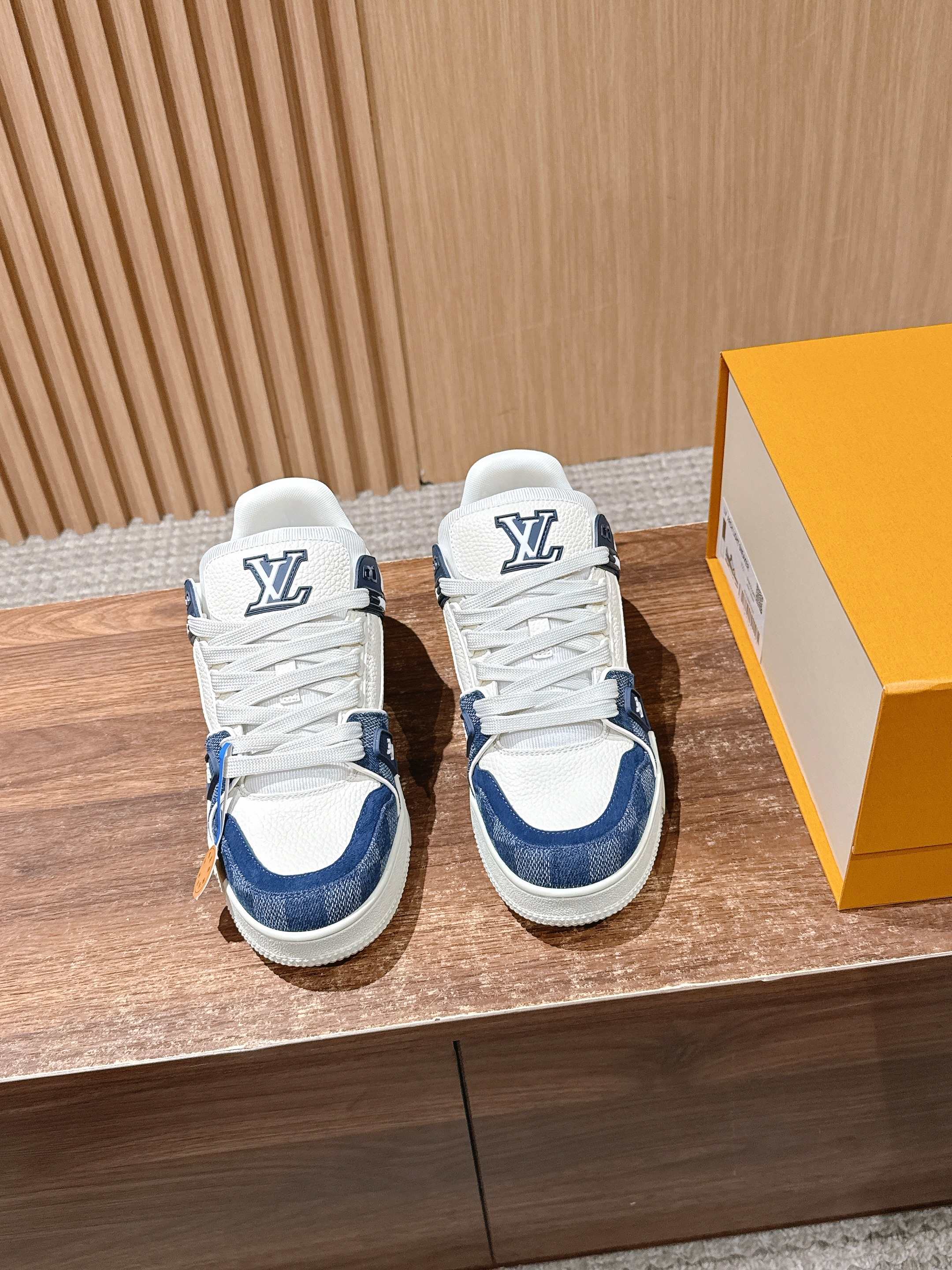 루이비통(LV) 모노그램 스케이트 스니커즈 신발
