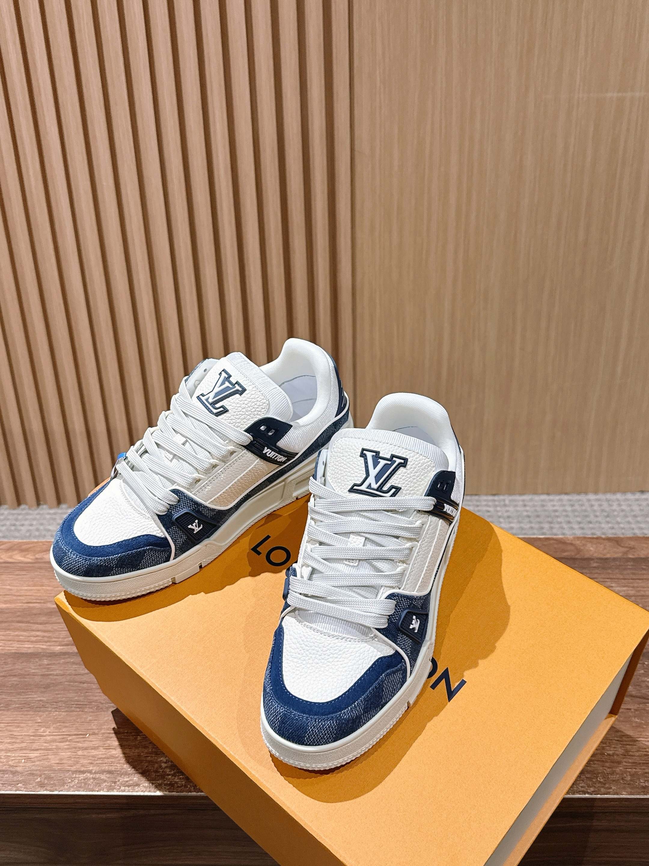 루이비통(LV) 모노그램 스케이트 스니커즈 신발