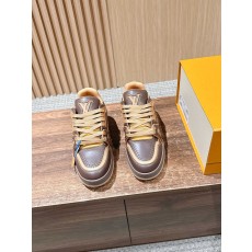 루이비통(LV) 모노그램 스케이트 스니커즈 신발