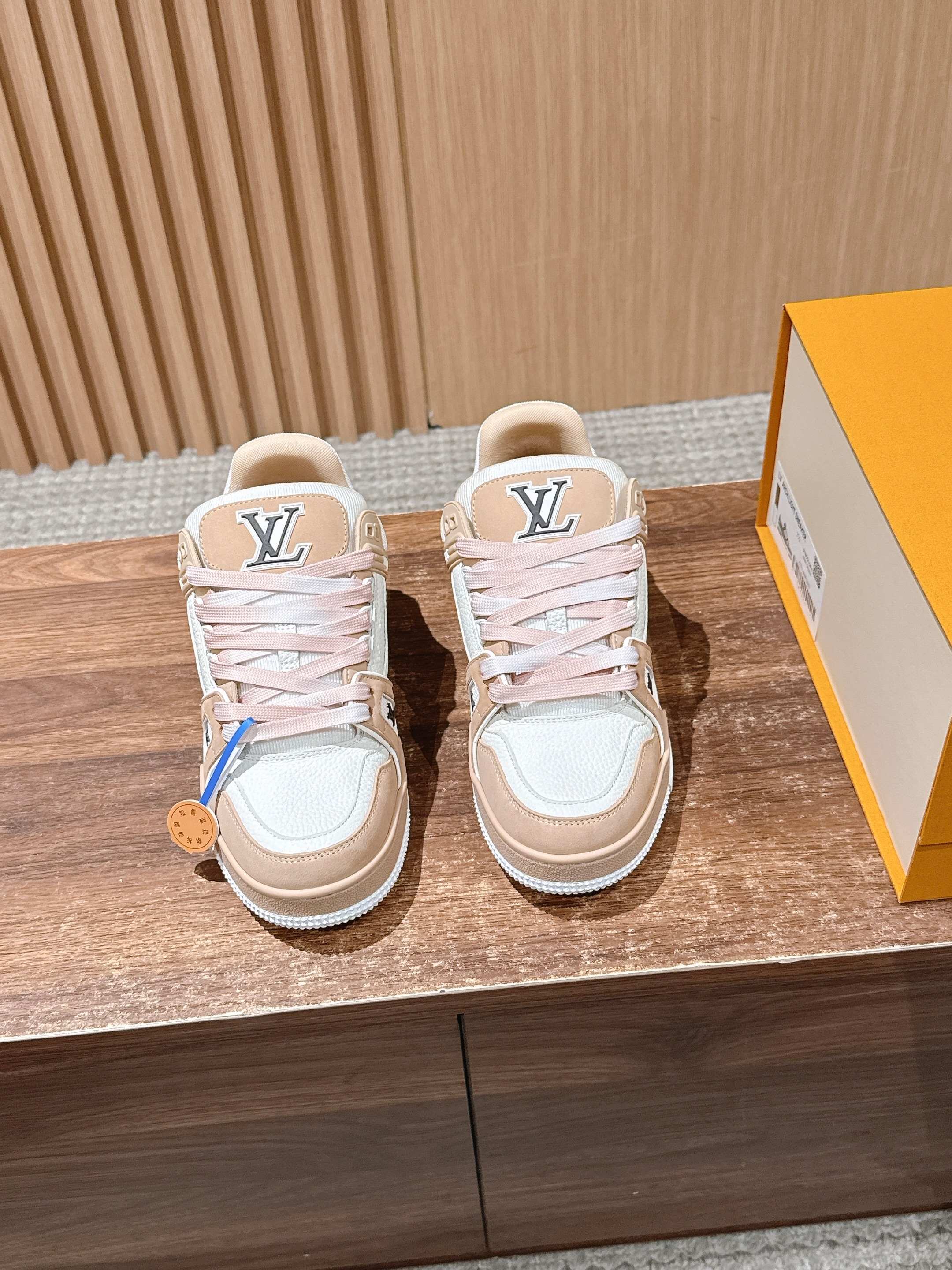 루이비통(LV) 모노그램 스케이트 스니커즈 신발