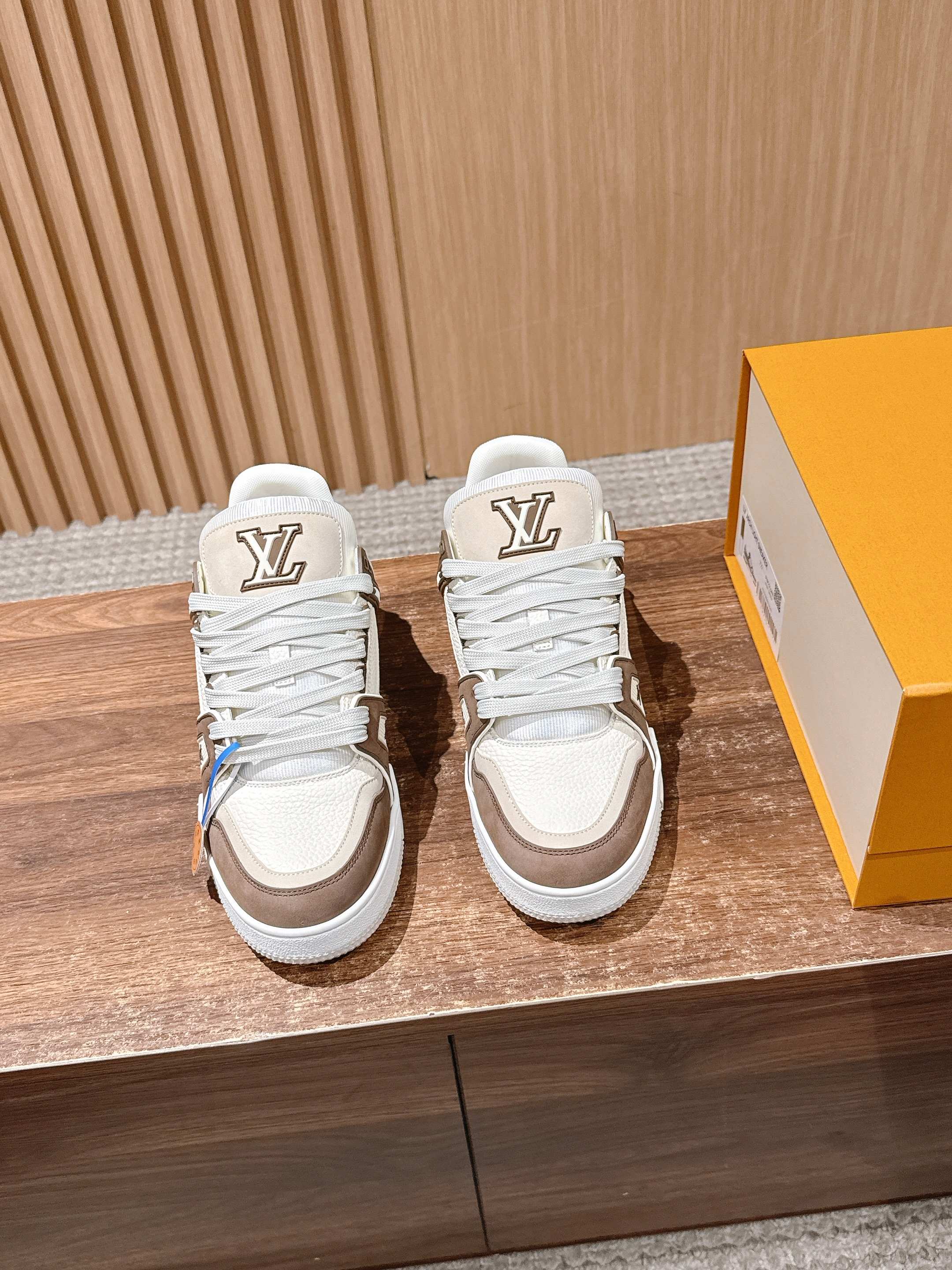 루이비통(LV) 모노그램 스케이트 스니커즈 신발