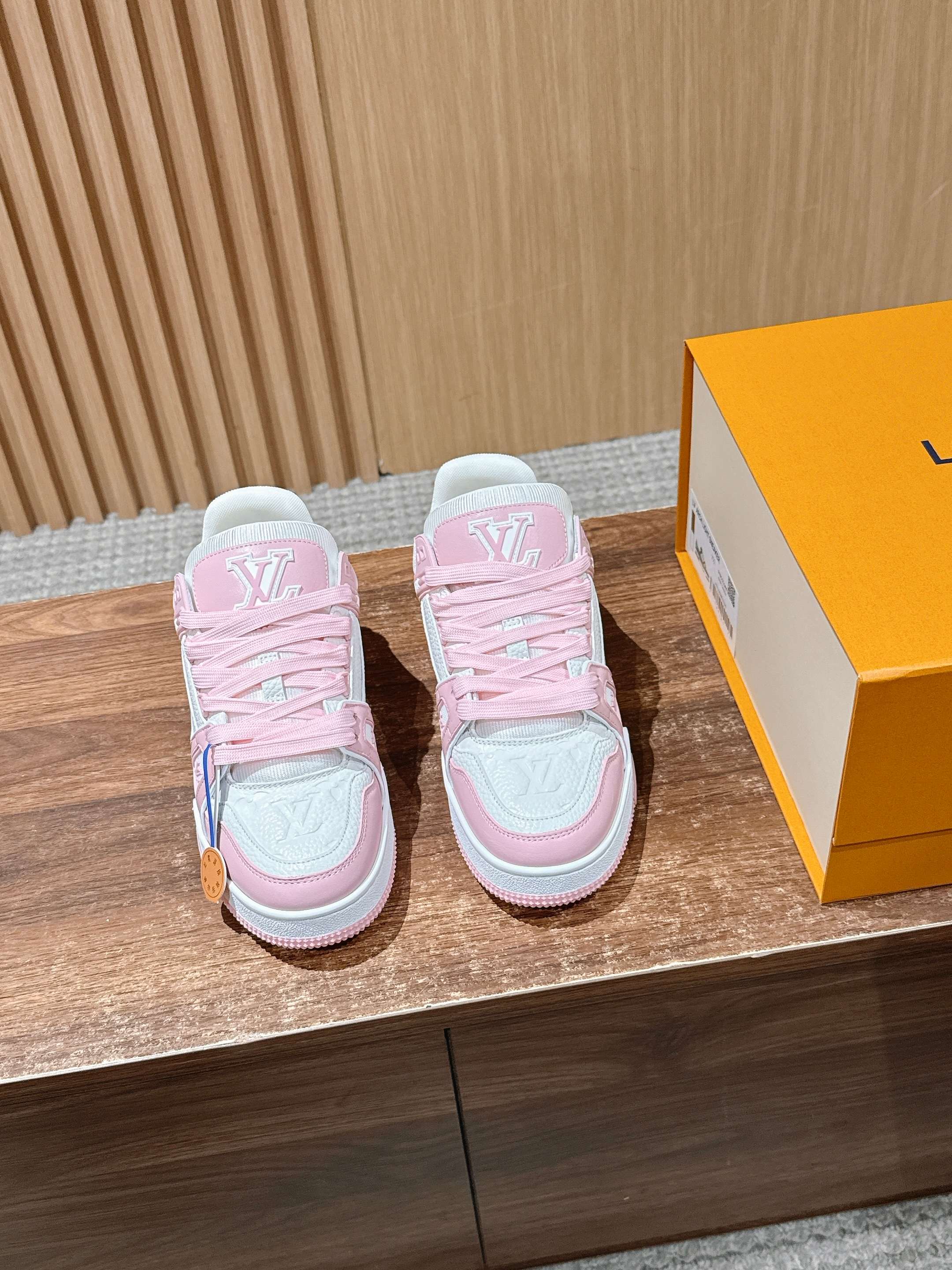 루이비통(LV) 모노그램 스케이트 스니커즈 신발