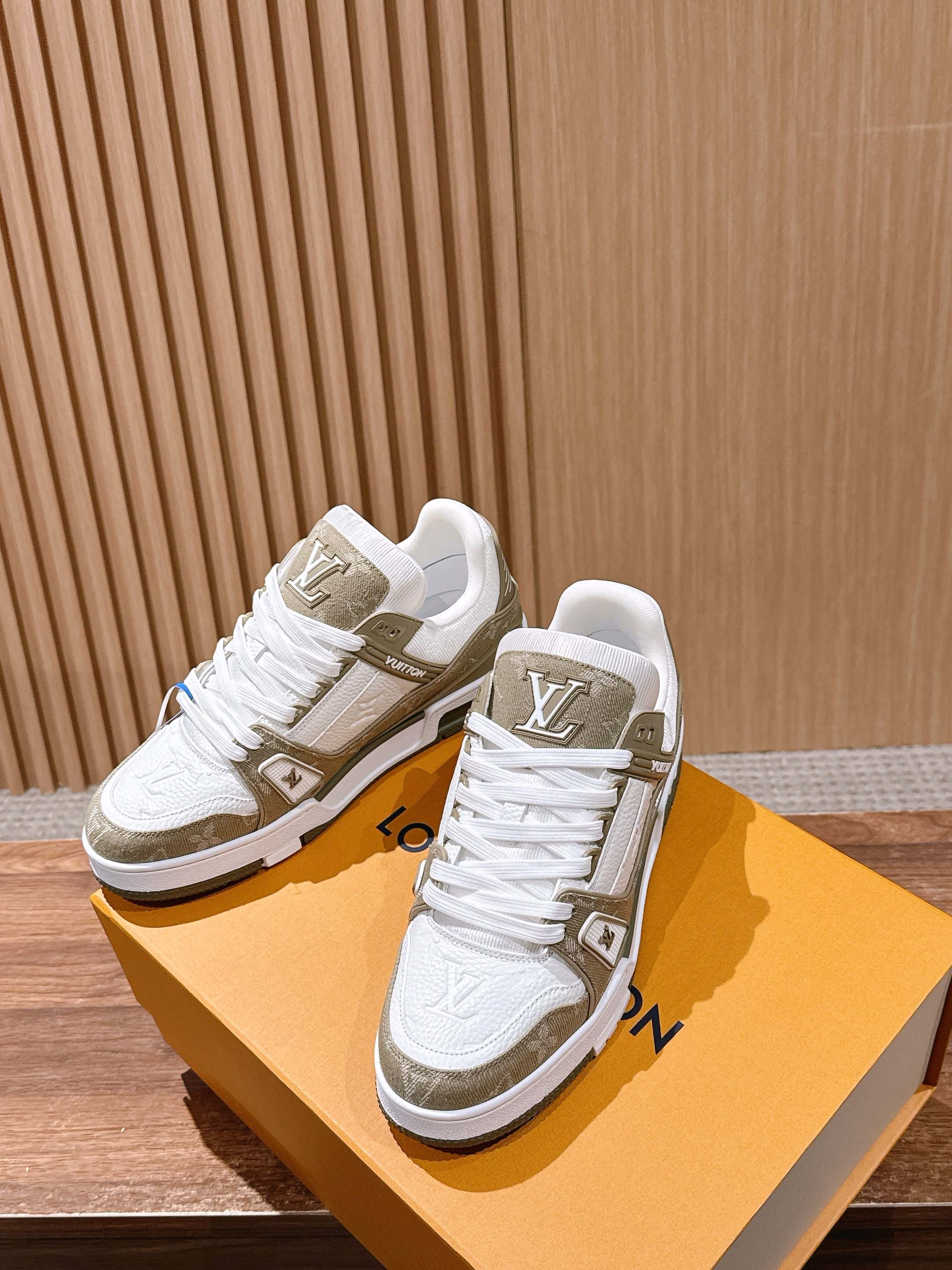 루이비통(LV) 커플 스니커즈 신발