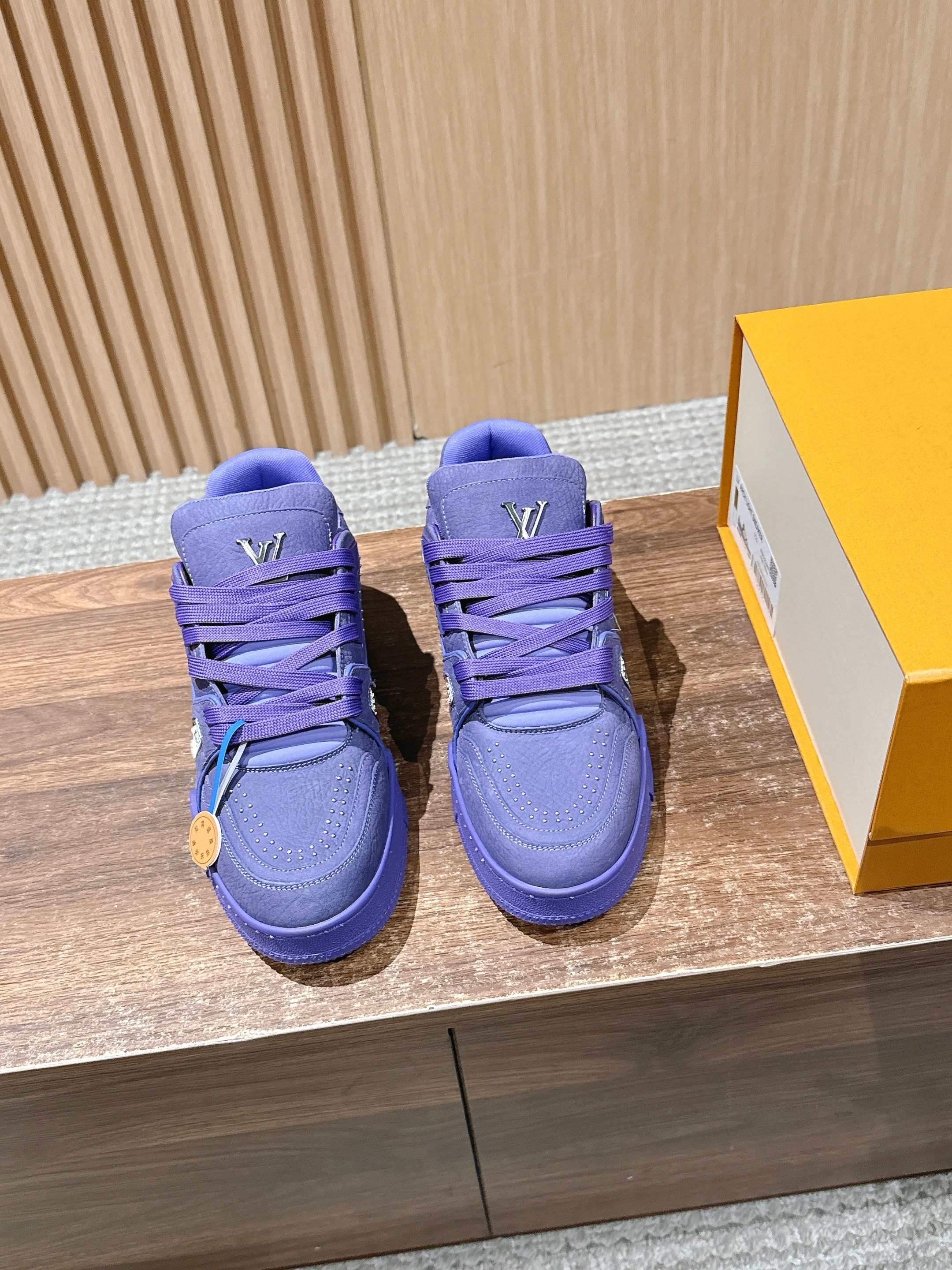 루이비통(LV) 커플 스니커즈 신발