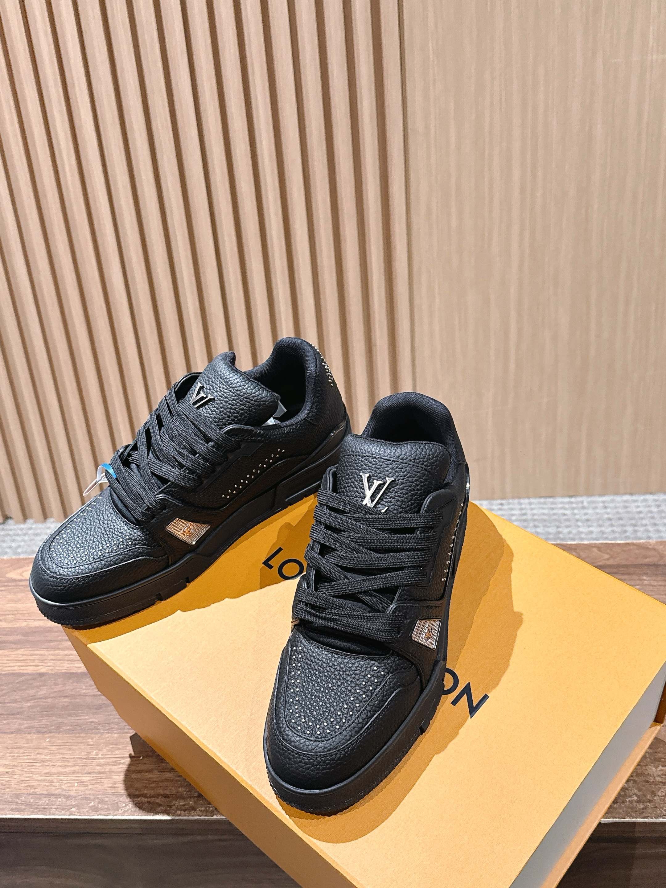 루이비통(LV) 커플 스니커즈 신발