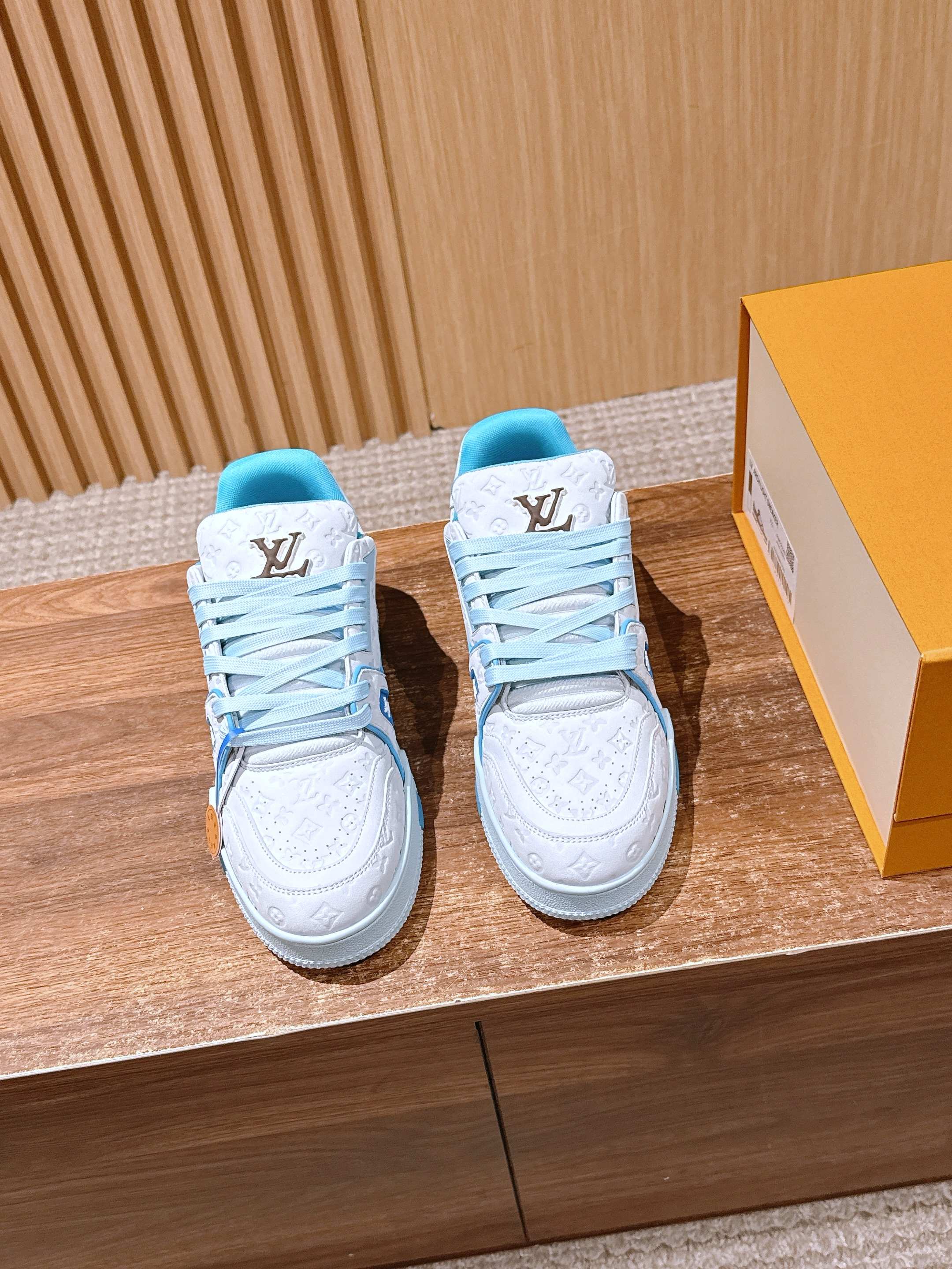 루이비통(LV) 커플 스니커즈 신발