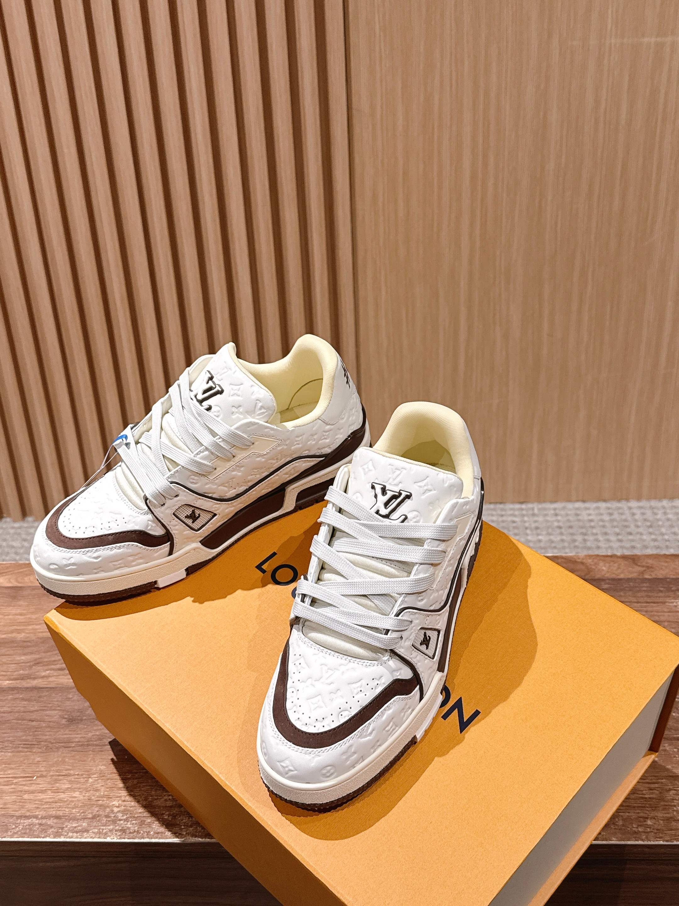 루이비통(LV) 커플 스니커즈 신발