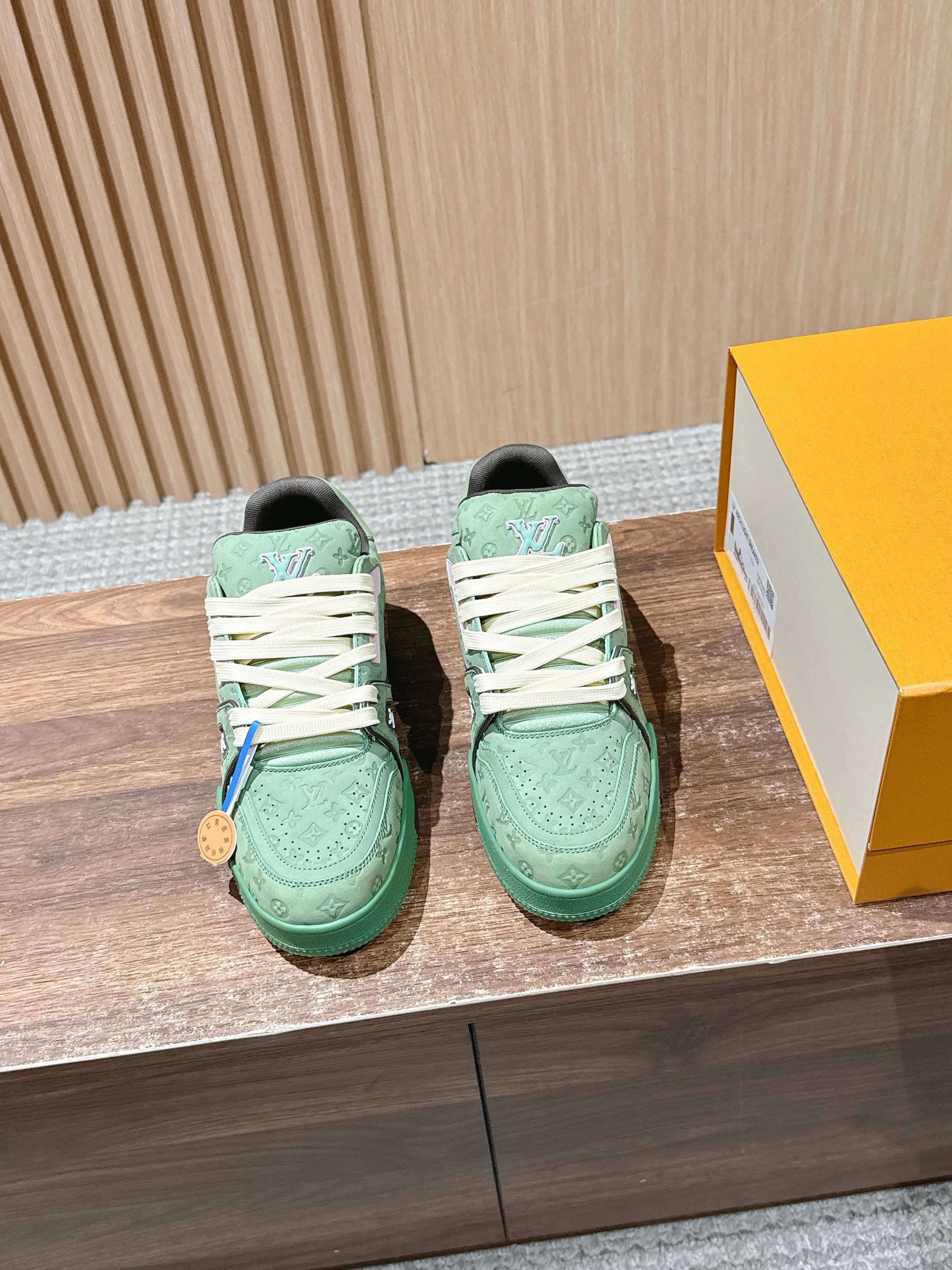 루이비통(LV) 커플 스니커즈 신발