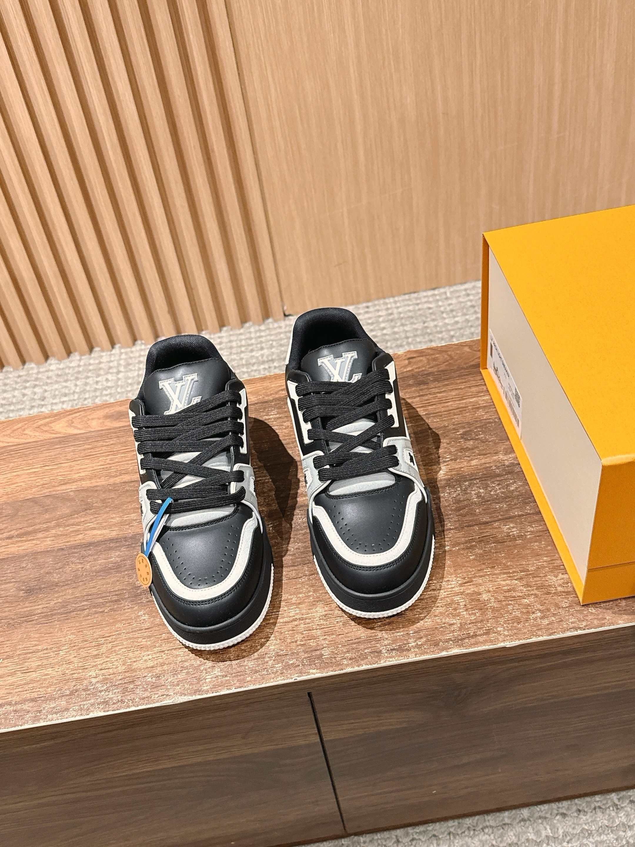 루이비통(LV) 커플 스니커즈 신발