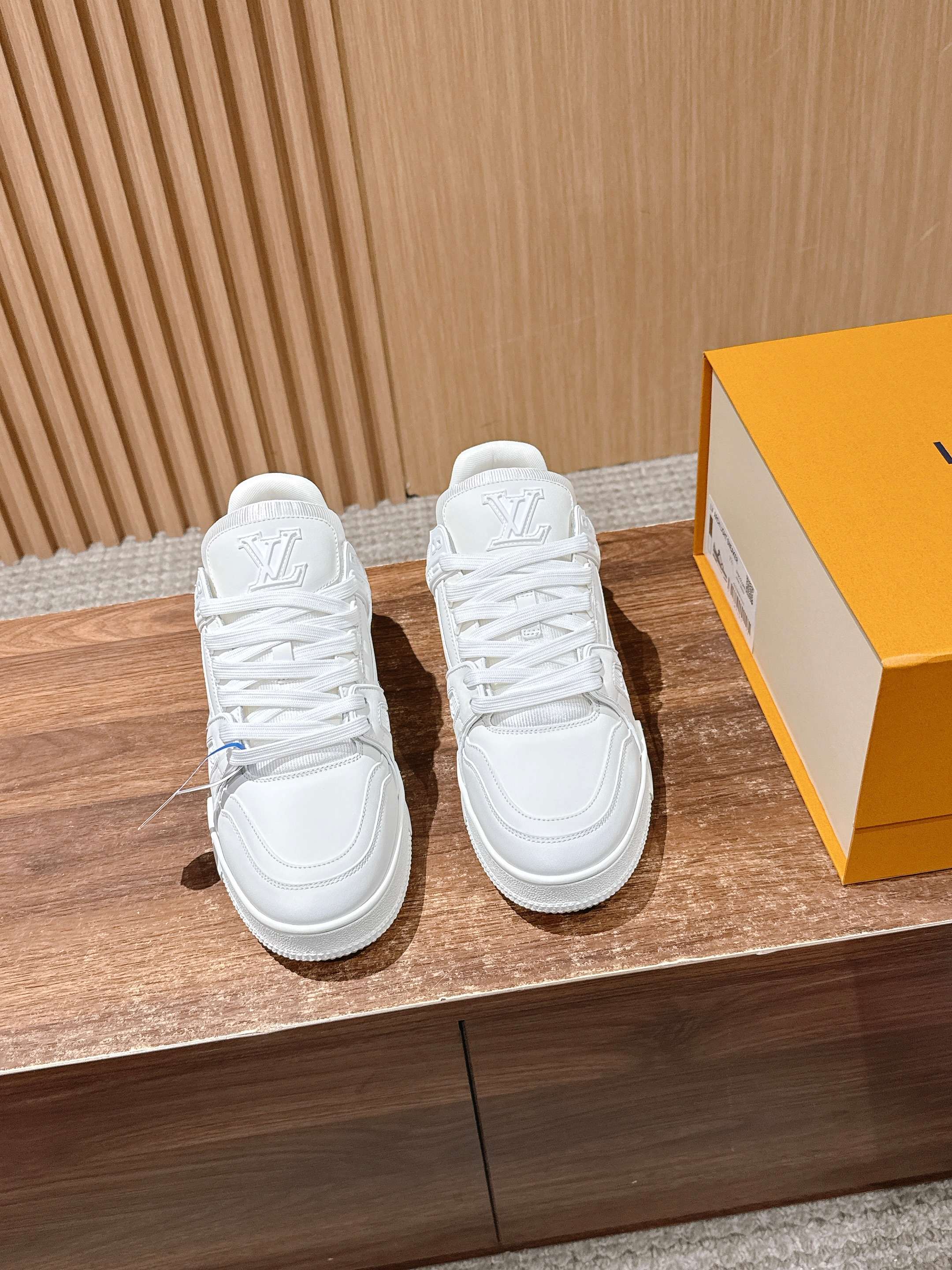 루이비통(LV) 커플 스니커즈 신발