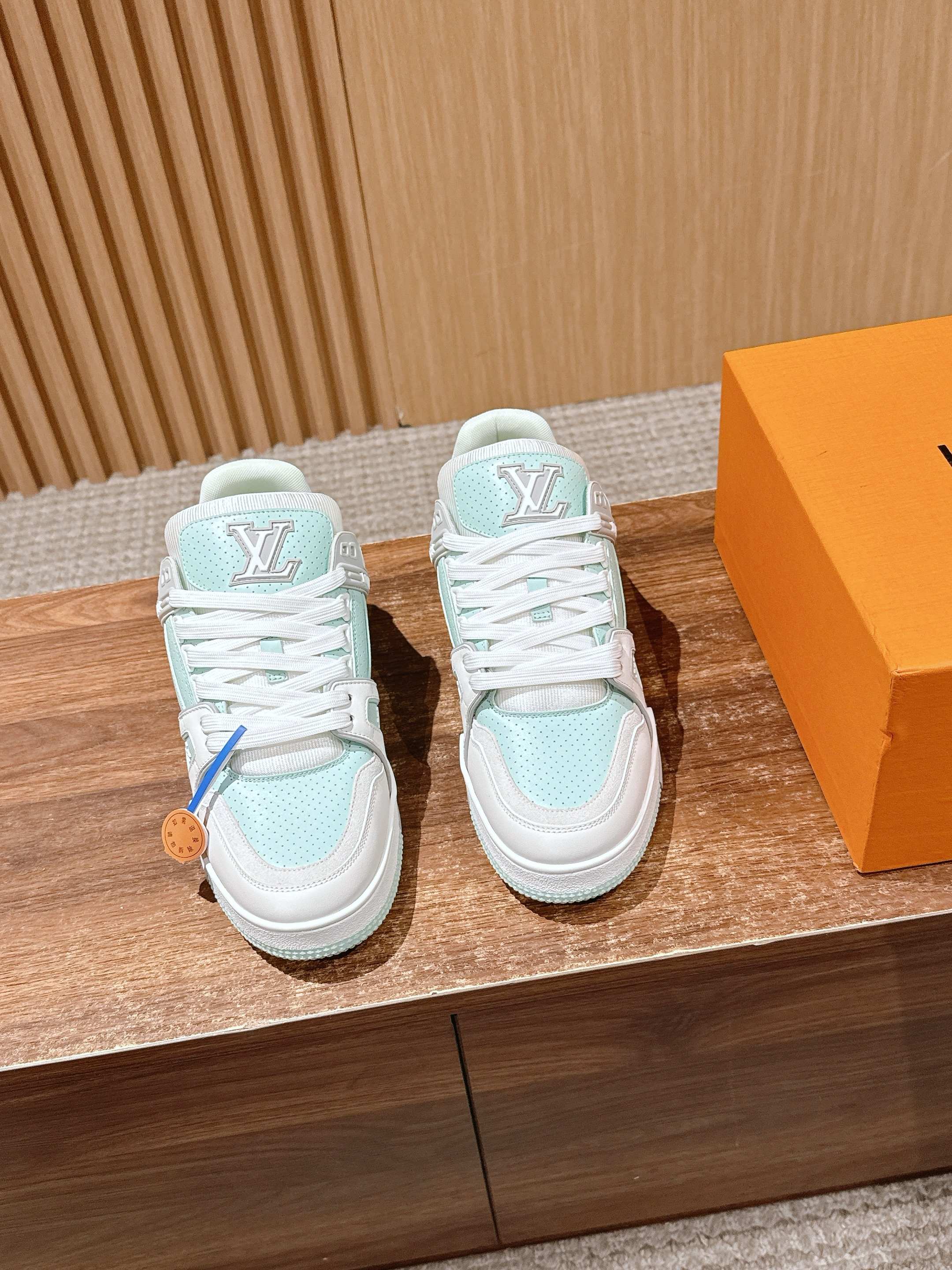 루이비통(LV) 커플 스니커즈 신발
