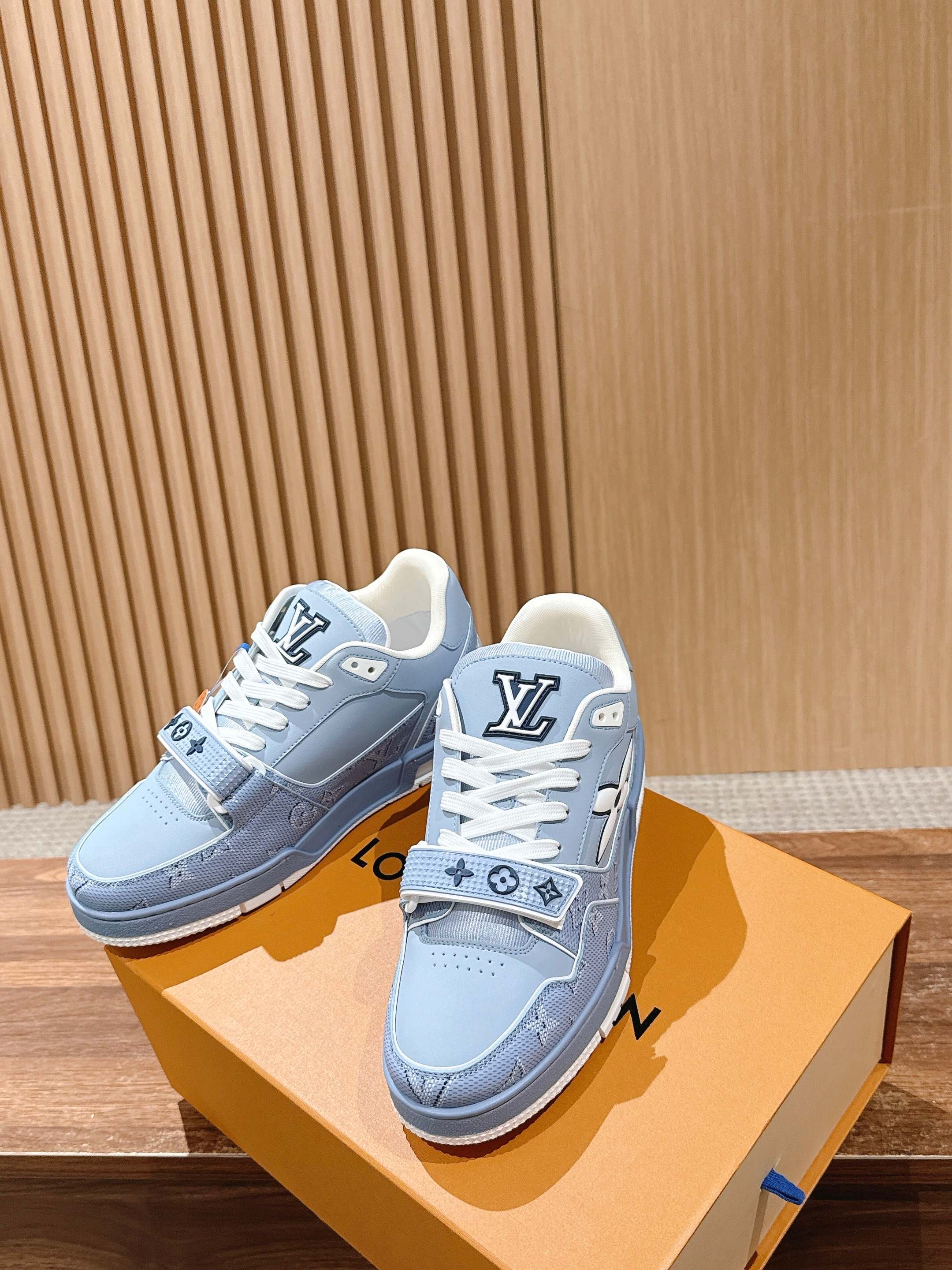 루이비통(LV) 커플 스니커즈 신발