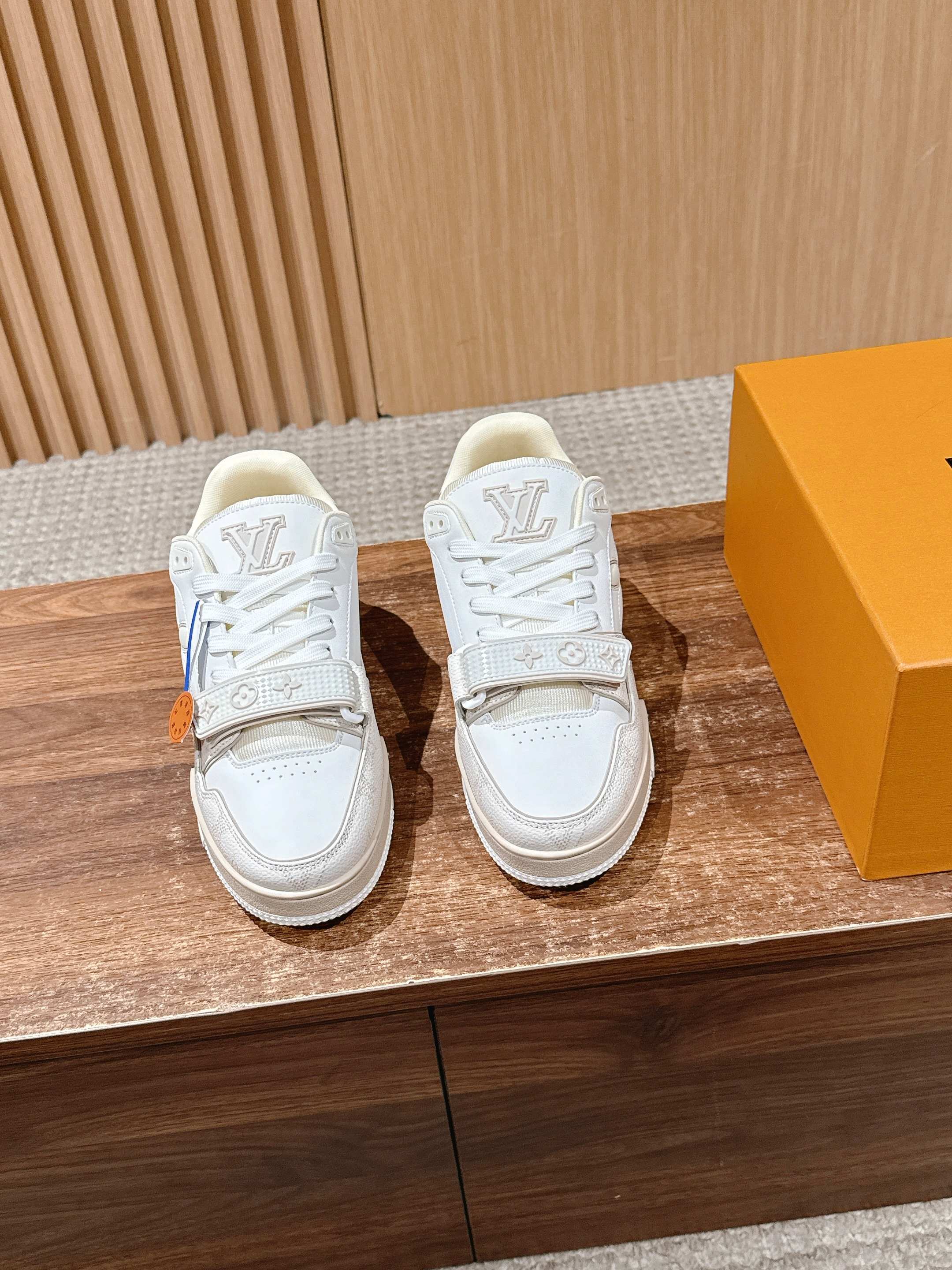 루이비통(LV) 커플 스니커즈 신발