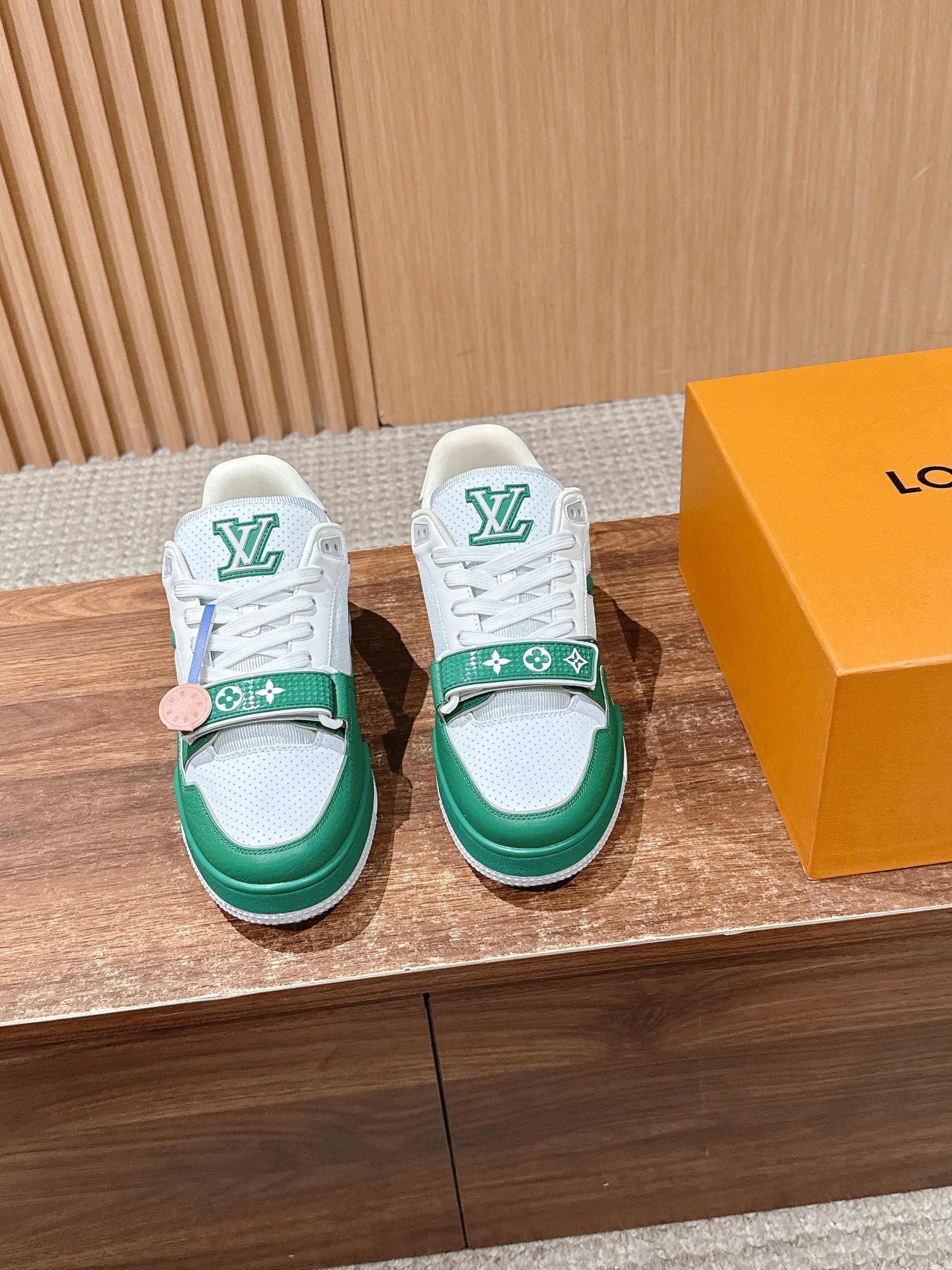 루이비통(LV) 커플 스니커즈 신발