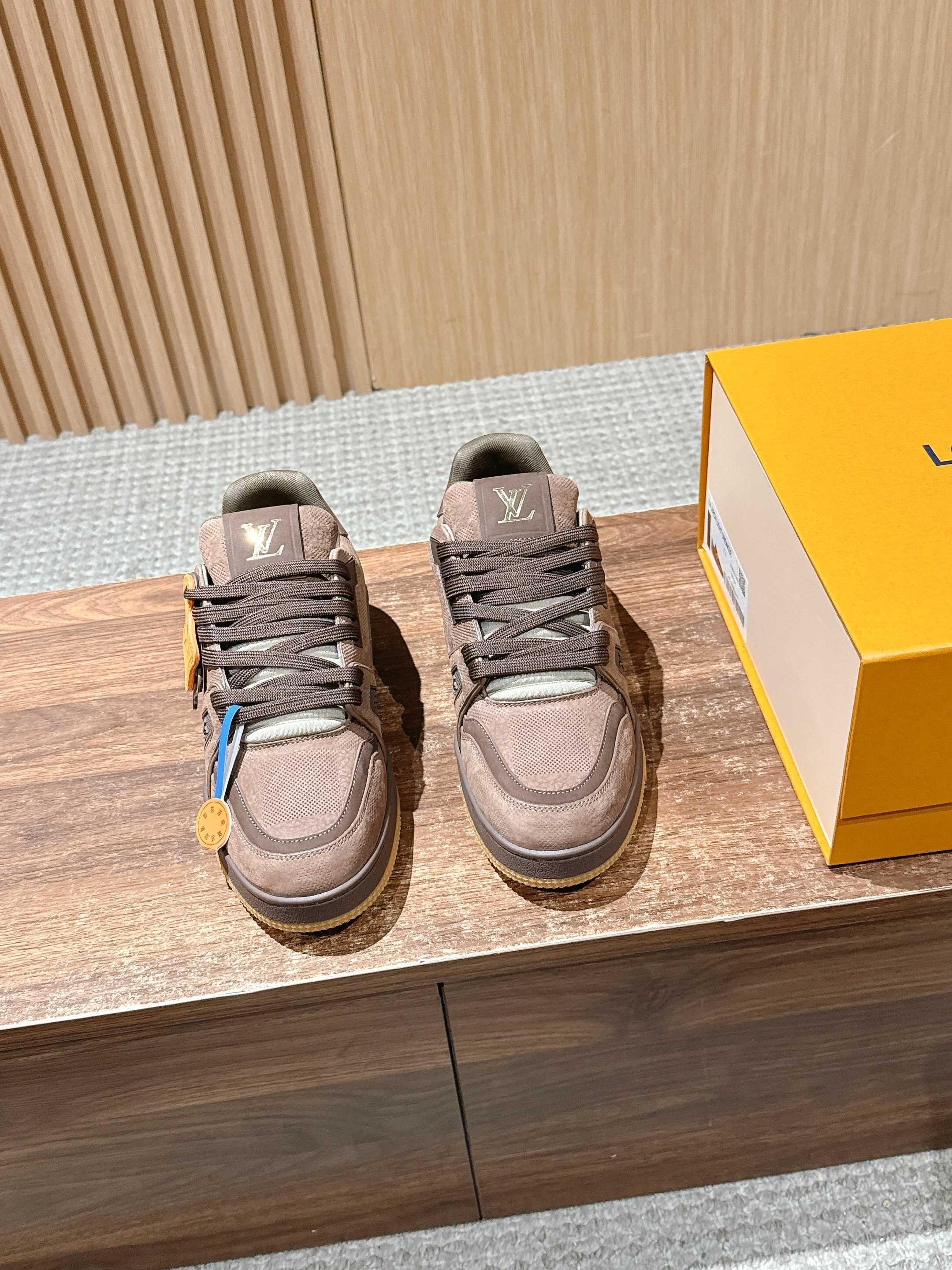 루이비통(LV) 커플 스니커즈 신발