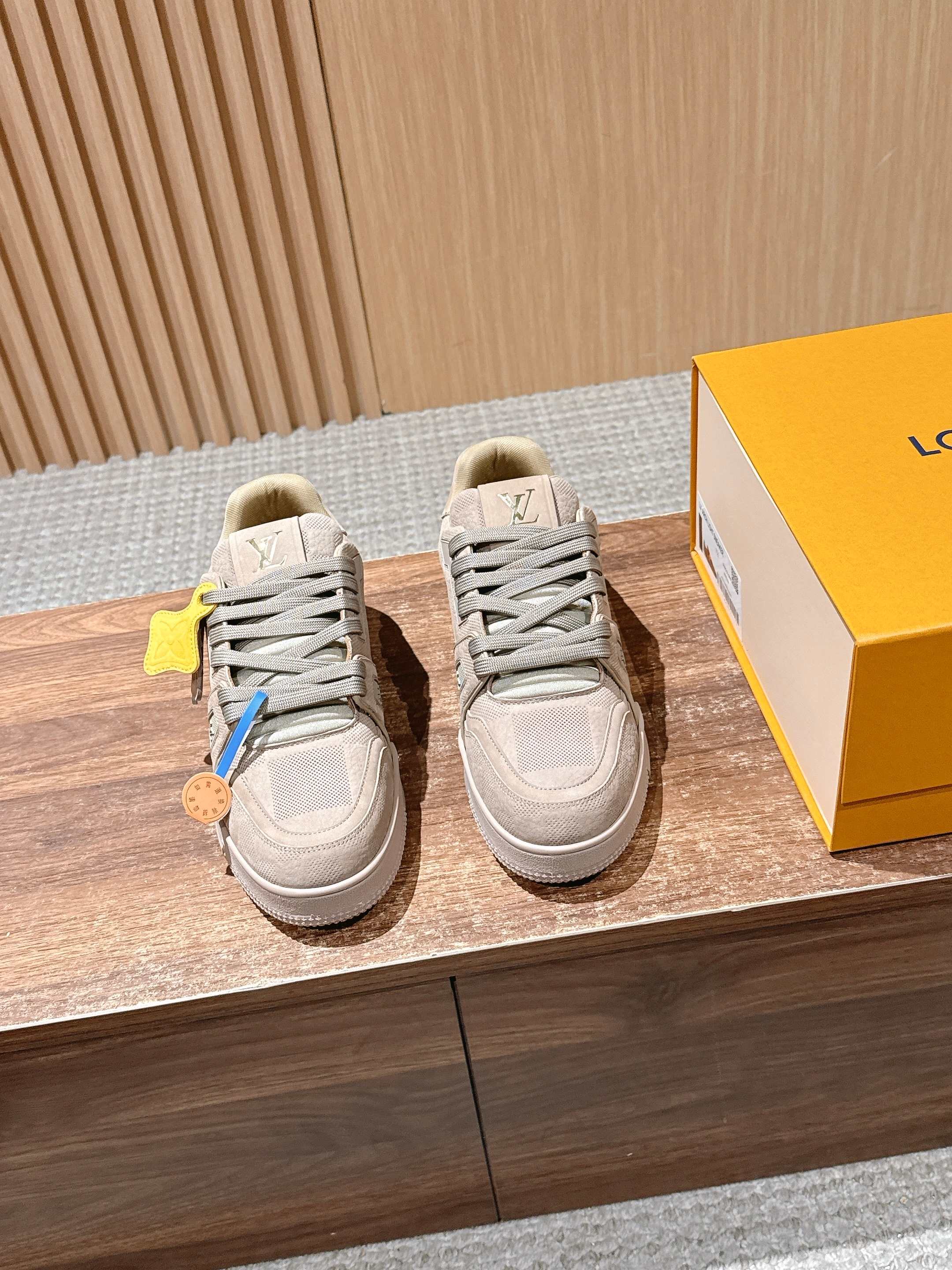 루이비통(LV) 커플 스니커즈 신발