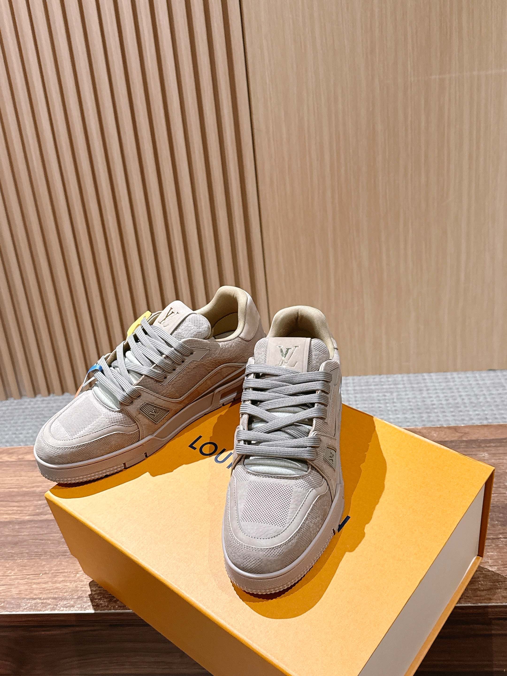 루이비통(LV) 커플 스니커즈 신발