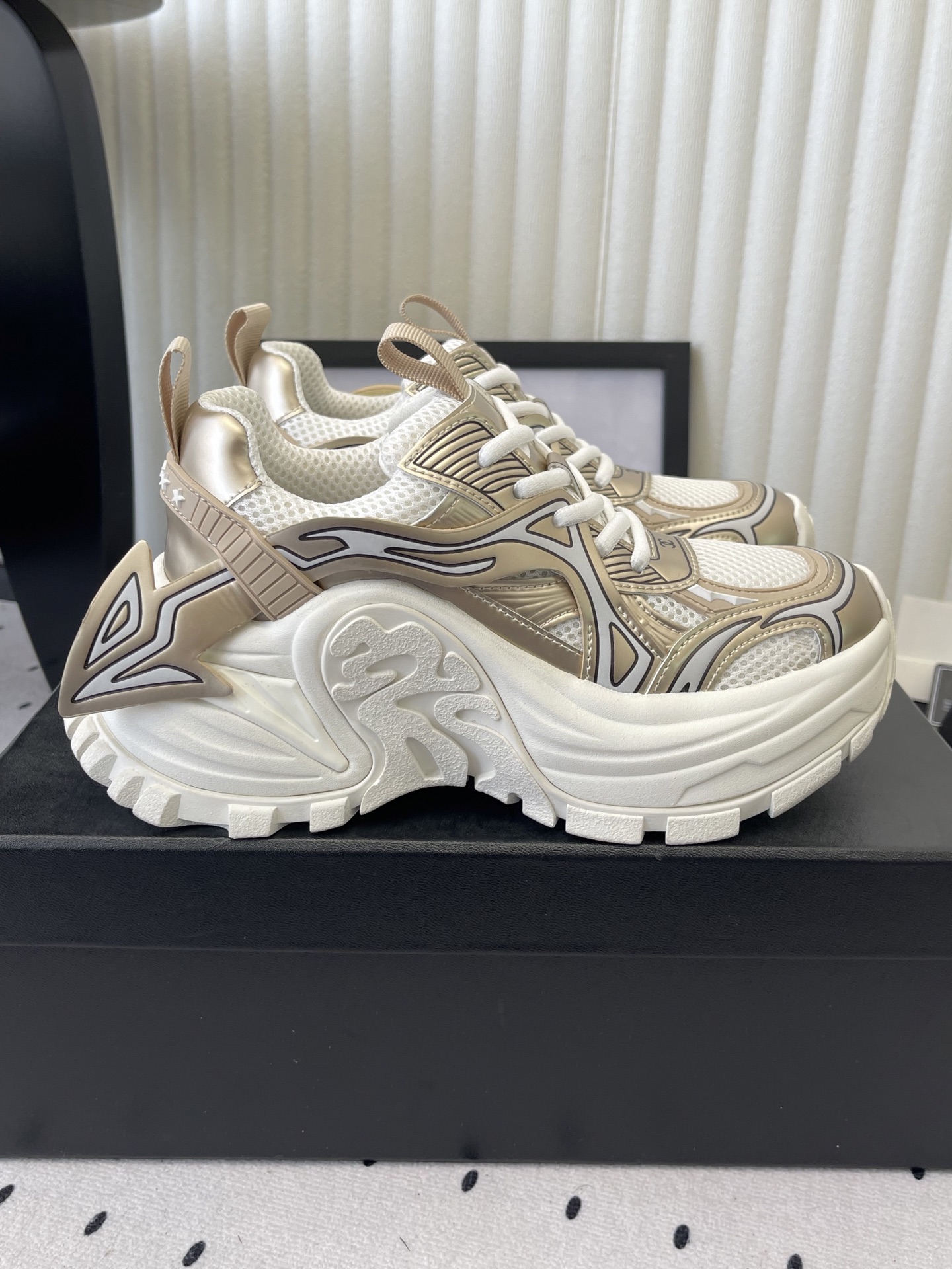 샤넬(CHANEL) 플랫폼 스니커즈 신발