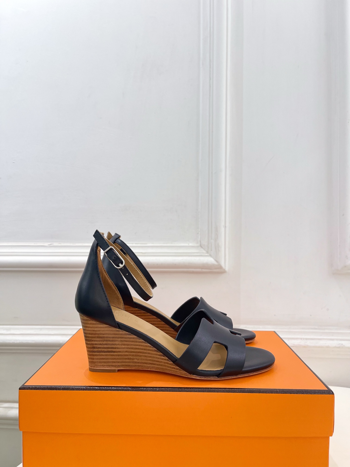 에르메스(HERMES) H형 웨지 샌들 신발