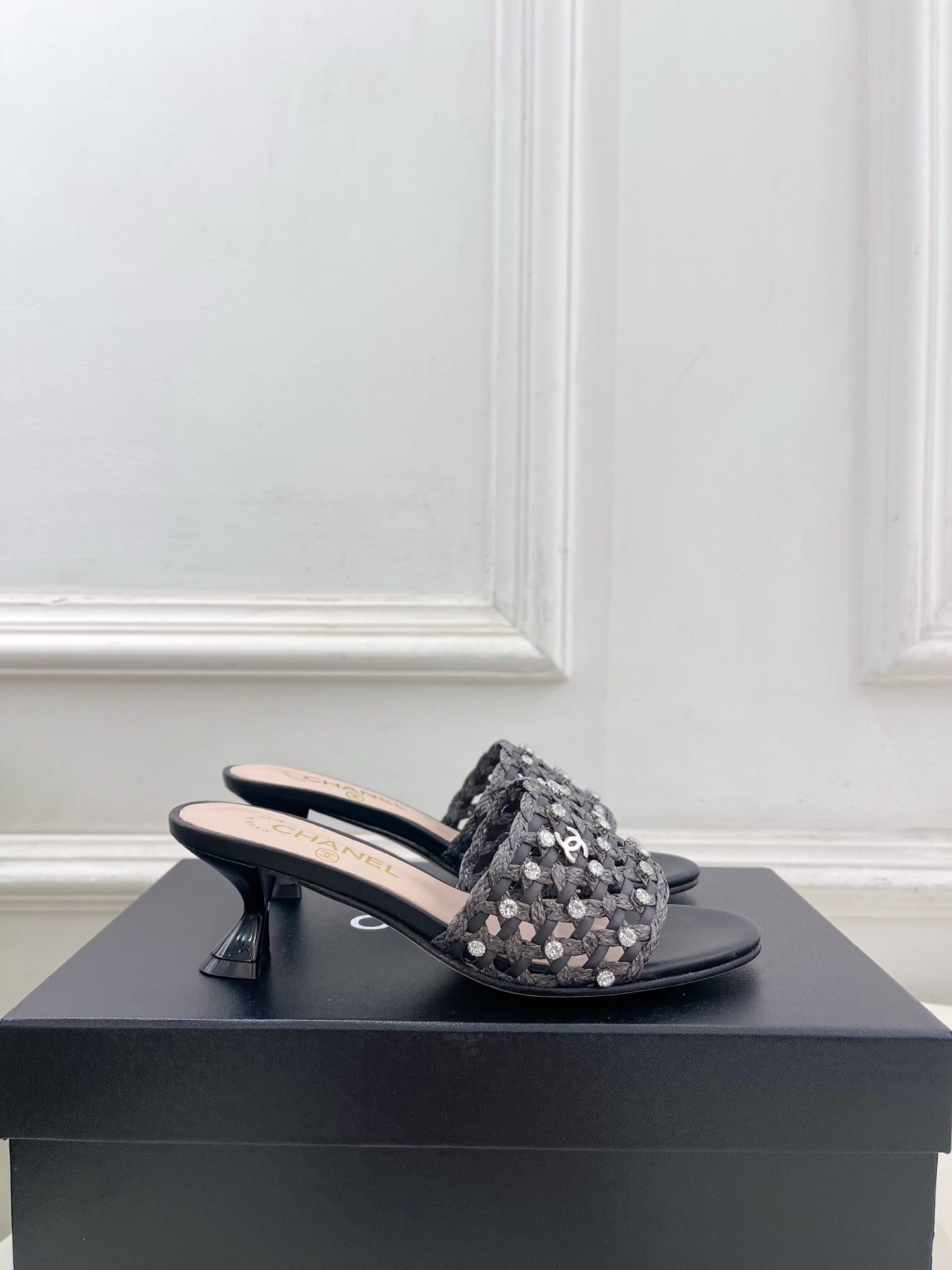 샤넬(CHANEL) 크리스탈 브레이드 캣힐 슬리퍼 신발