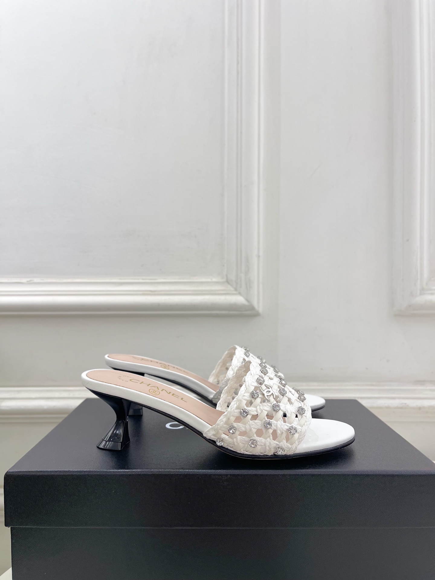샤넬(CHANEL) 크리스탈 브레이드 캣힐 슬리퍼 신발