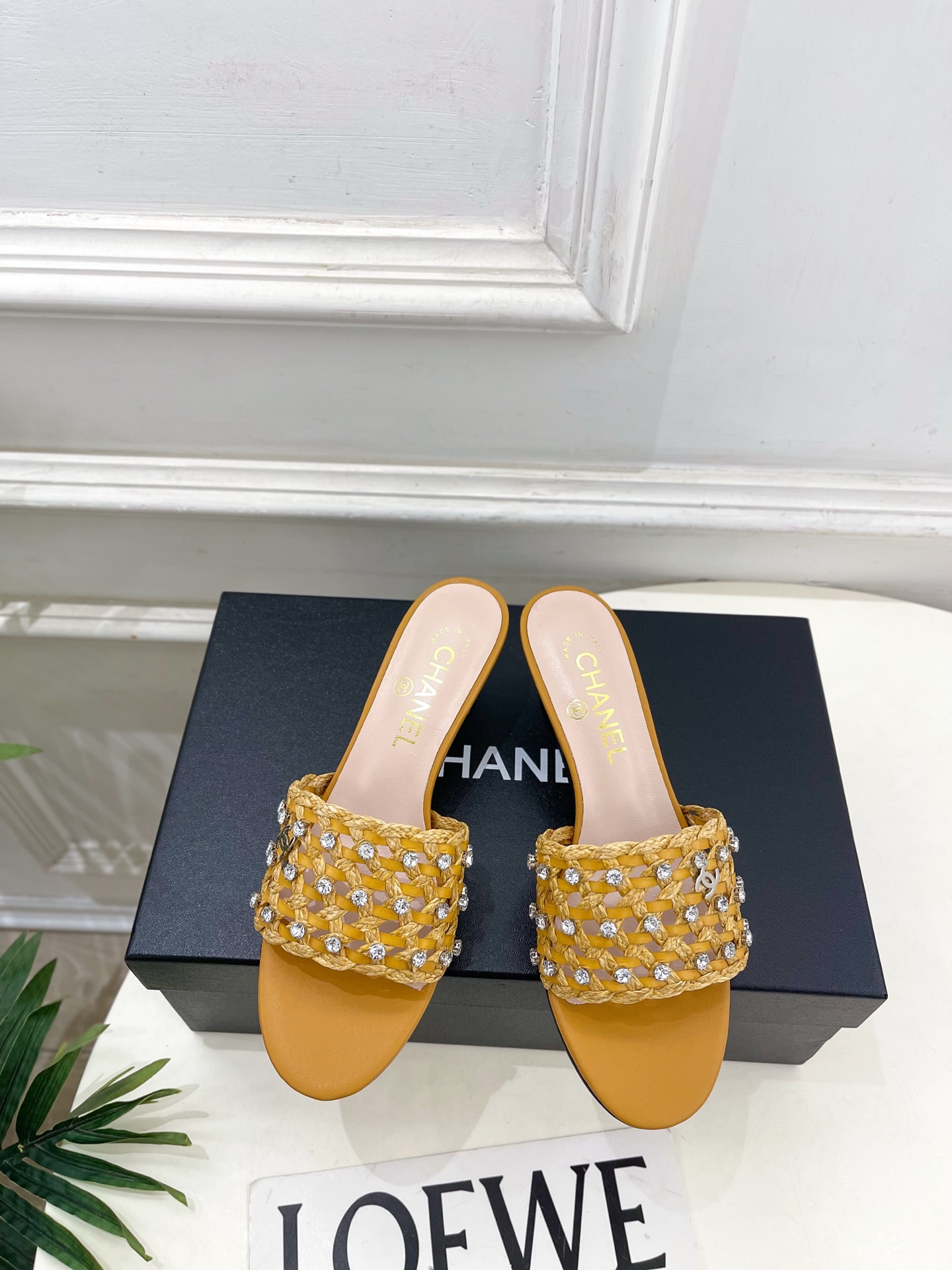 샤넬(CHANEL) 크리스탈 브레이드 캣힐 슬리퍼 신발