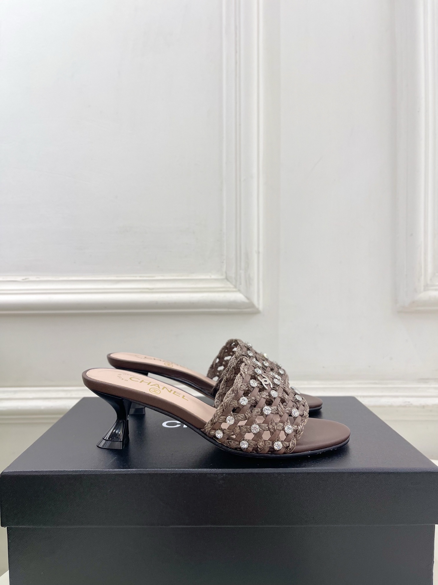 샤넬(CHANEL) 크리스탈 브레이드 캣힐 슬리퍼 신발