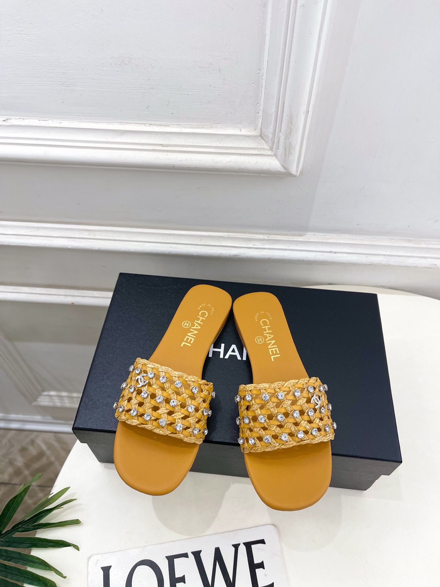 샤넬(CHANEL) 크리스탈 브레이드 플랫 슬리퍼 신발