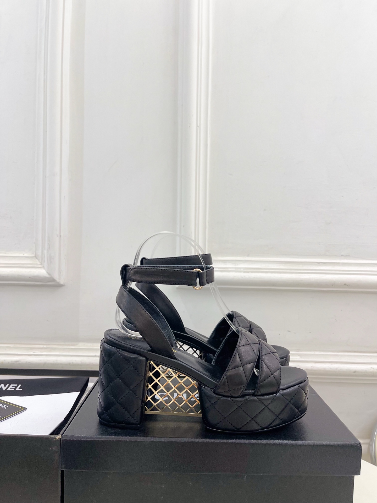 샤넬(CHANEL) 가죽 플랫폼 하이힐 샌들 신발