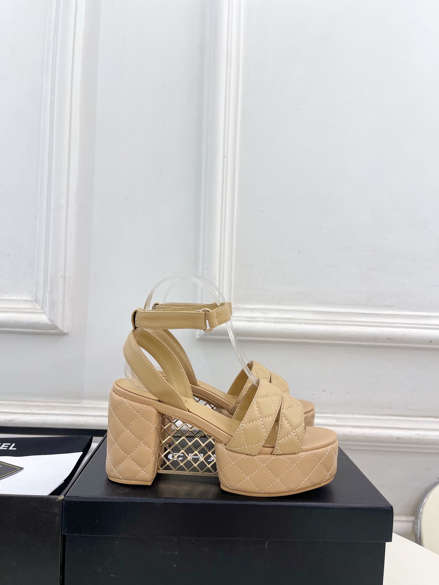 샤넬(CHANEL) 가죽 플랫폼 하이힐 샌들 신발