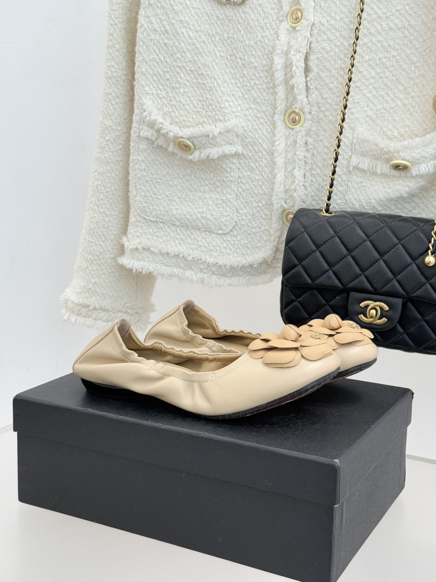 샤넬(CHANEL) 까멜리아 플랫 발레리나 신발