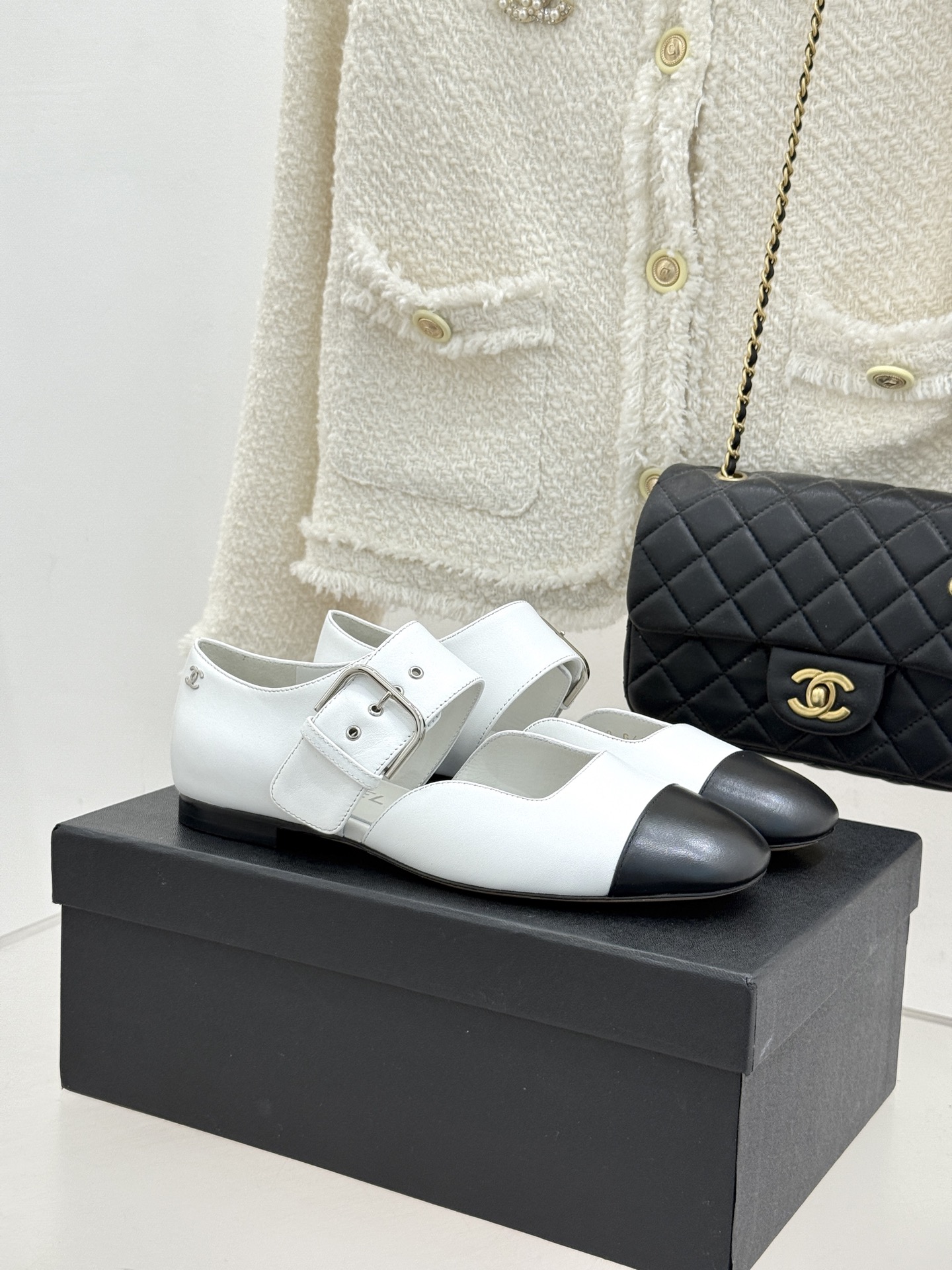 Chanel 26P 샤넬 배색 벨트 버클 메리제인 플랫 슈즈 신발