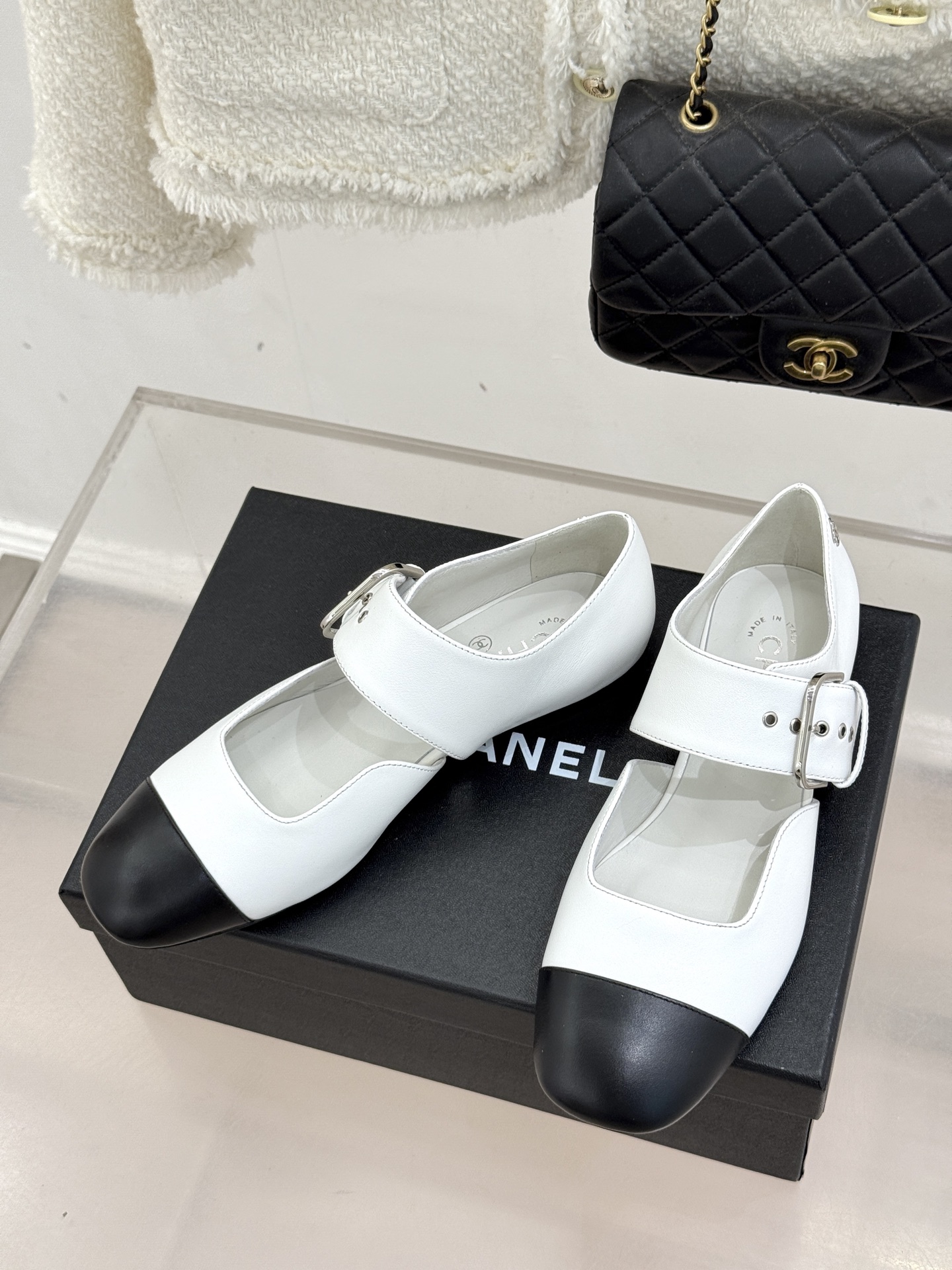 Chanel 26P 샤넬 배색 벨트 버클 메리제인 플랫 슈즈 신발