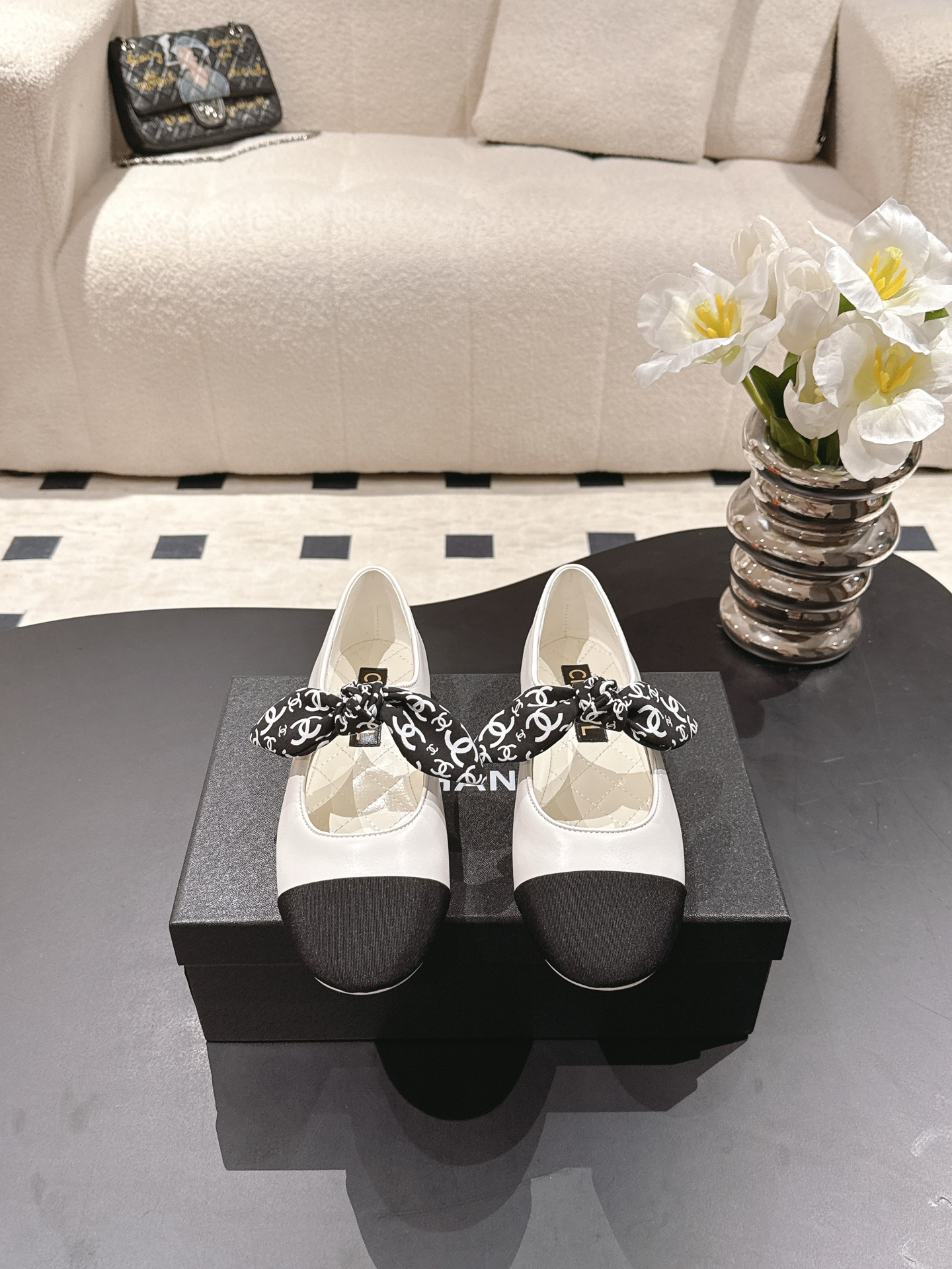 Chanel 26C 샤넬 밀라노 런웨이 리본 메리제인 플랫 슈즈 신발