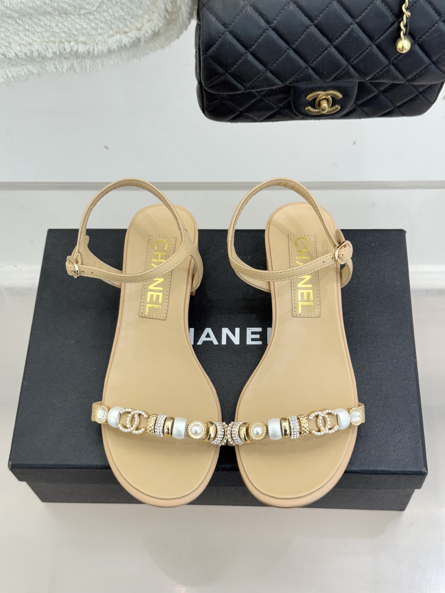 샤넬(CHANEL) 주얼리 스트랩 굽 샌들 신발
