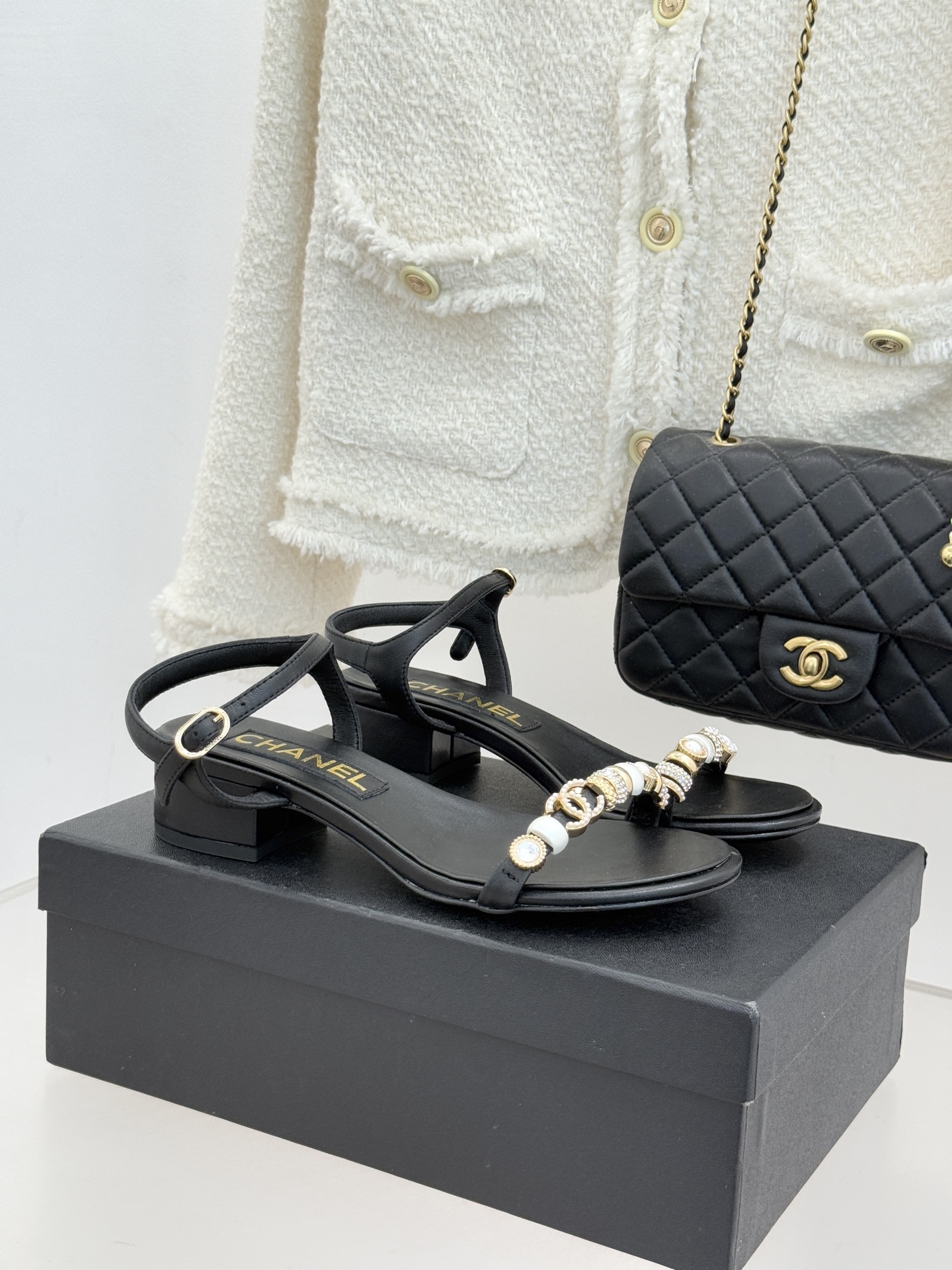 샤넬(CHANEL) 주얼리 스트랩 굽 샌들 신발