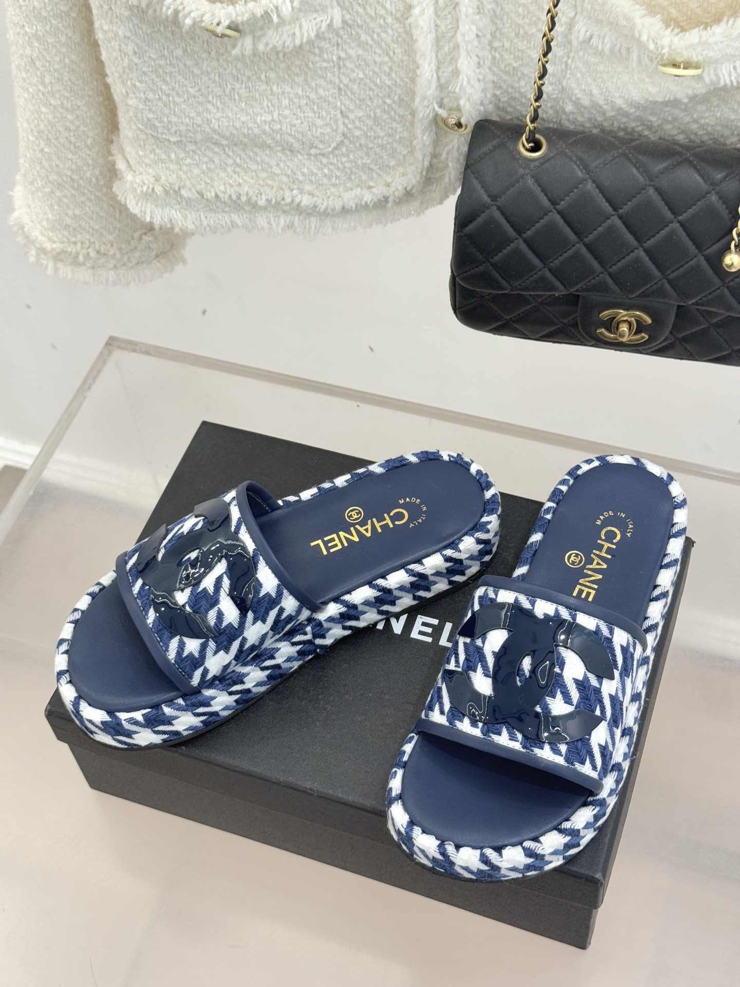 샤넬(CHANEL) 클래식 하운드투스 플랫폼 슬리퍼 신발