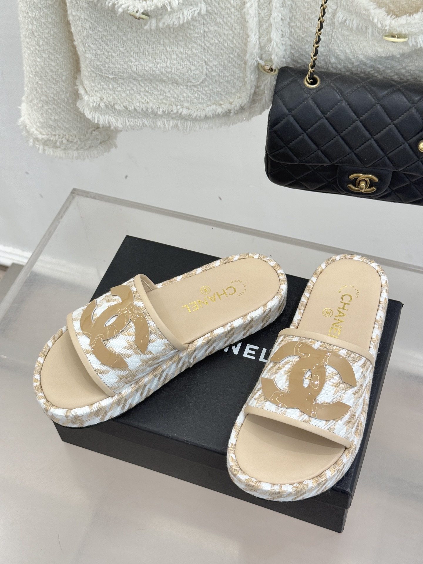 샤넬(CHANEL) 클래식 하운드투스 플랫폼 슬리퍼 신발