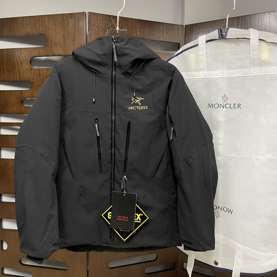 아크테릭스(ARC'TERYX) 경량 구스다운 의류