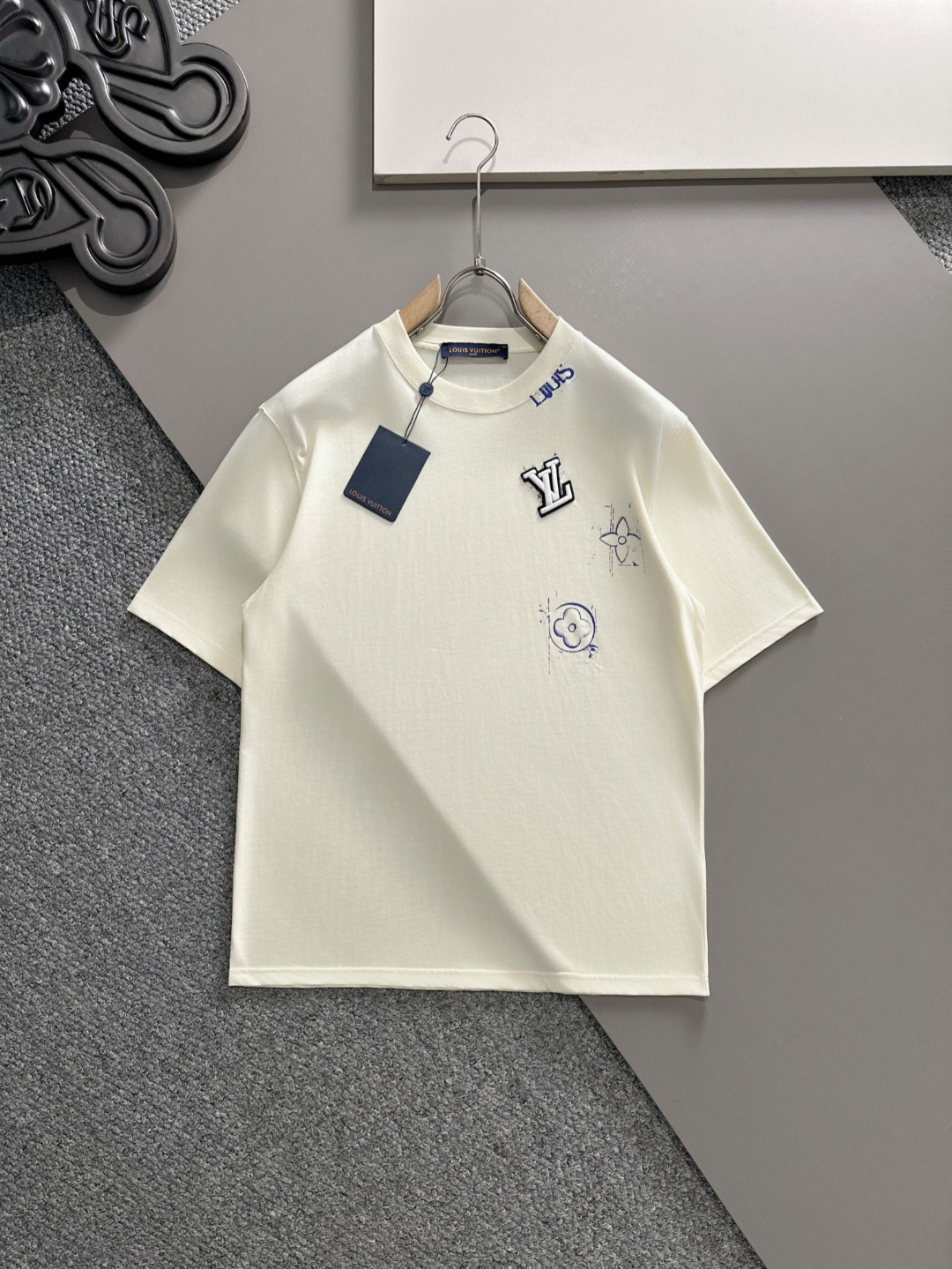 루이비통(LV) 시그니처 로고 라운드 반팔 티셔츠 의류