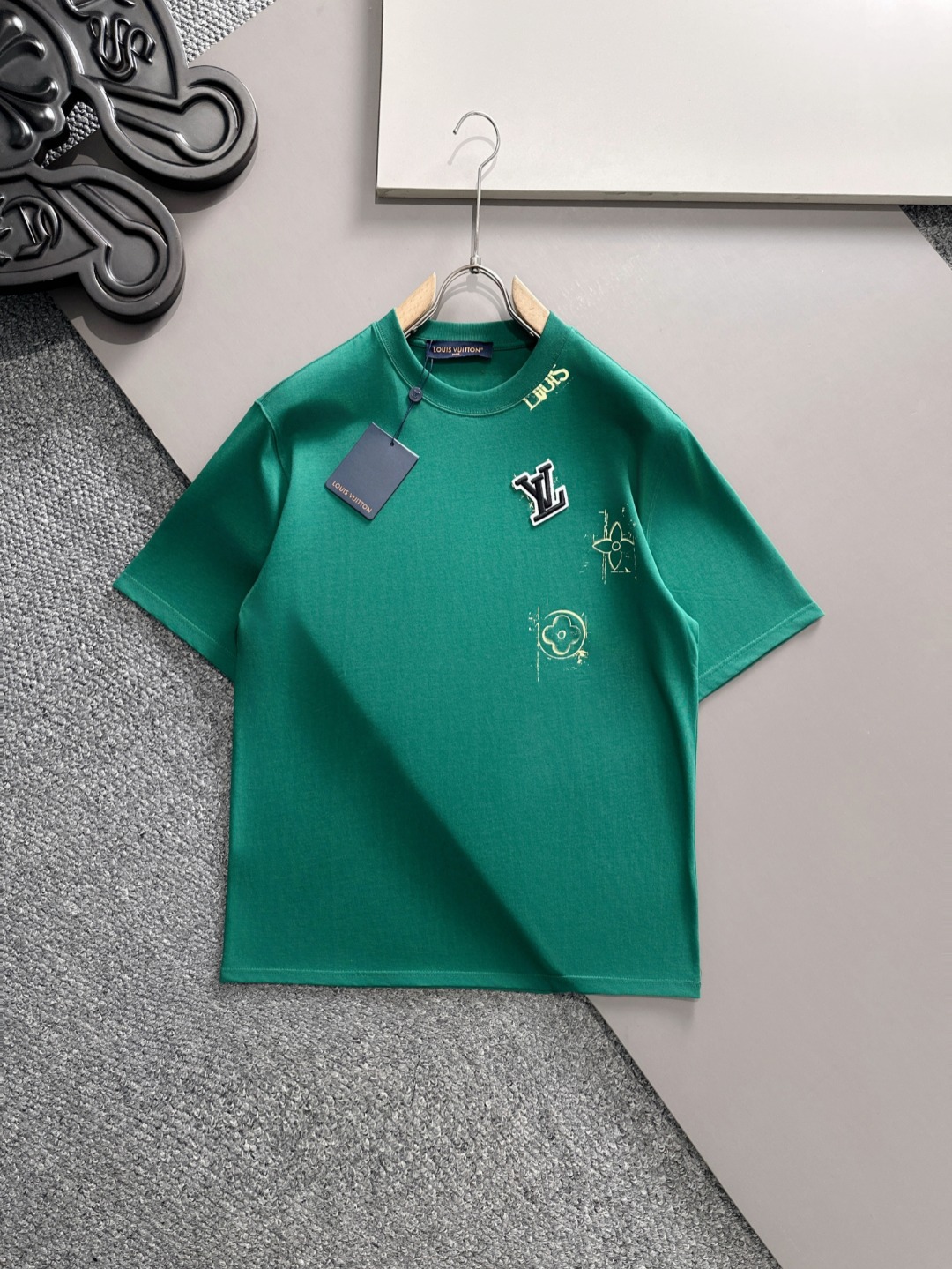 루이비통(LV) 시그니처 로고 라운드 반팔 티셔츠 의류