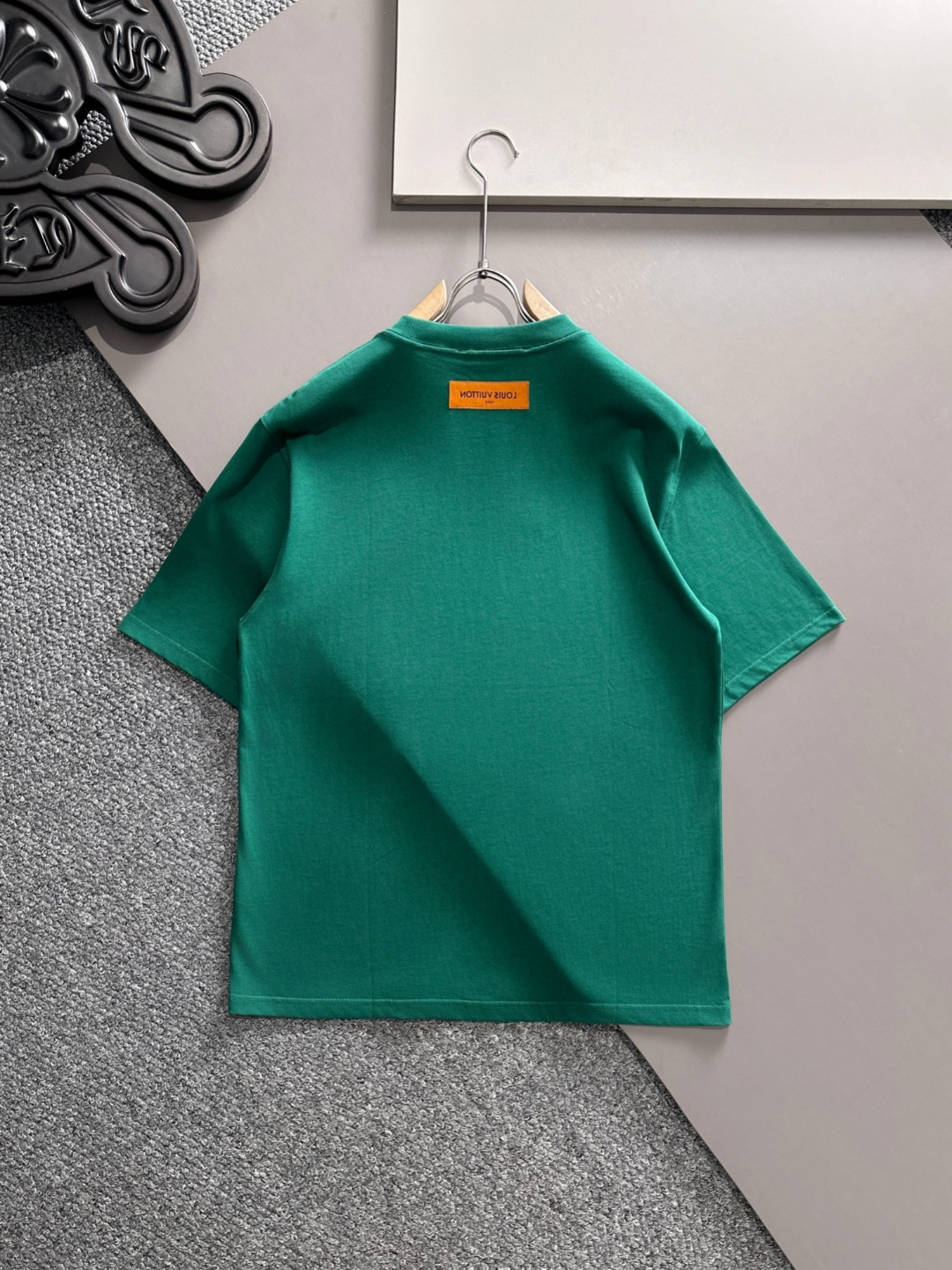 루이비통(LV) 시그니처 로고 라운드 반팔 티셔츠 의류