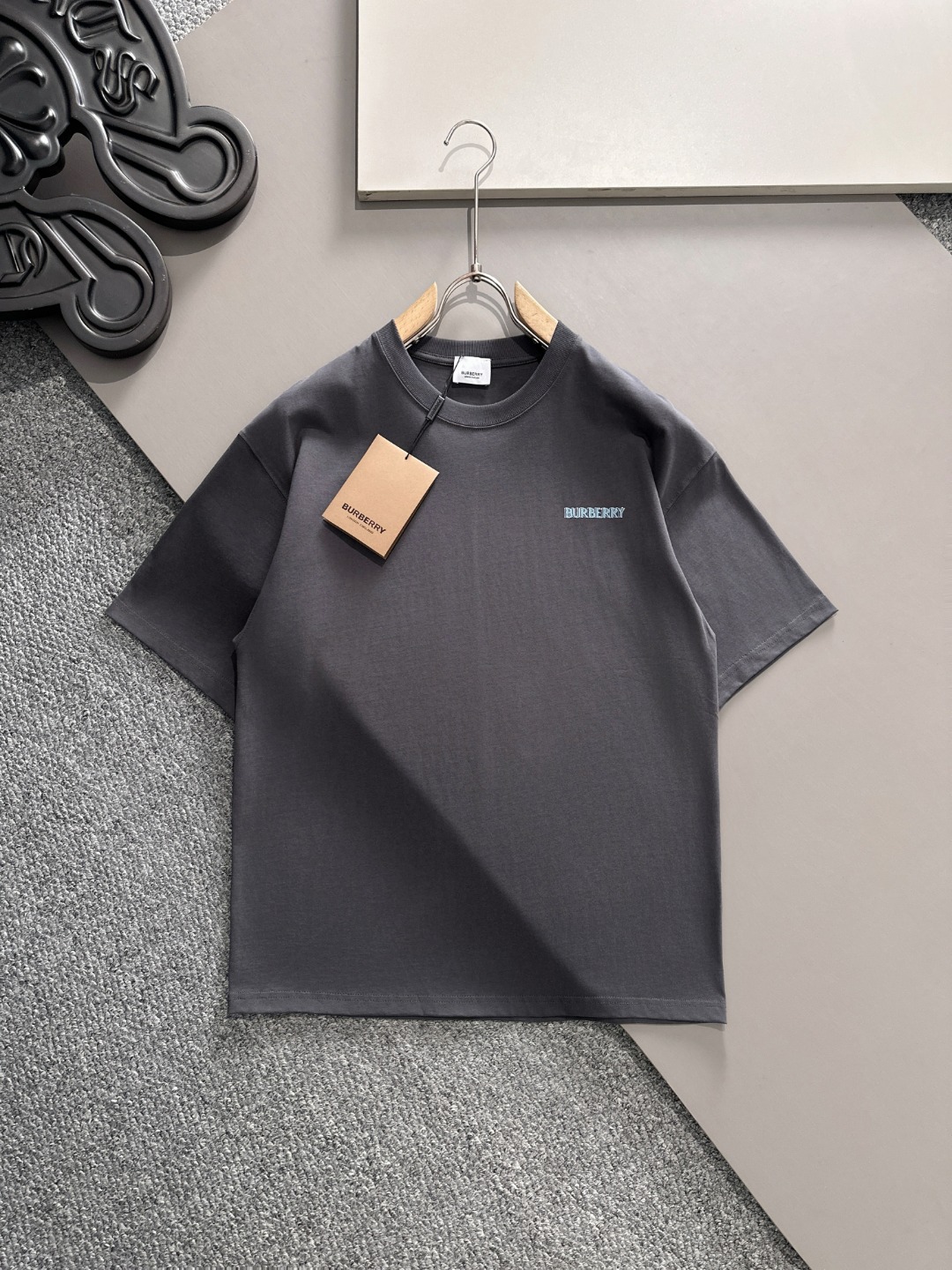 버버리(BURBERRY) 시그니처 로고 라운드 반팔 티셔츠 의류