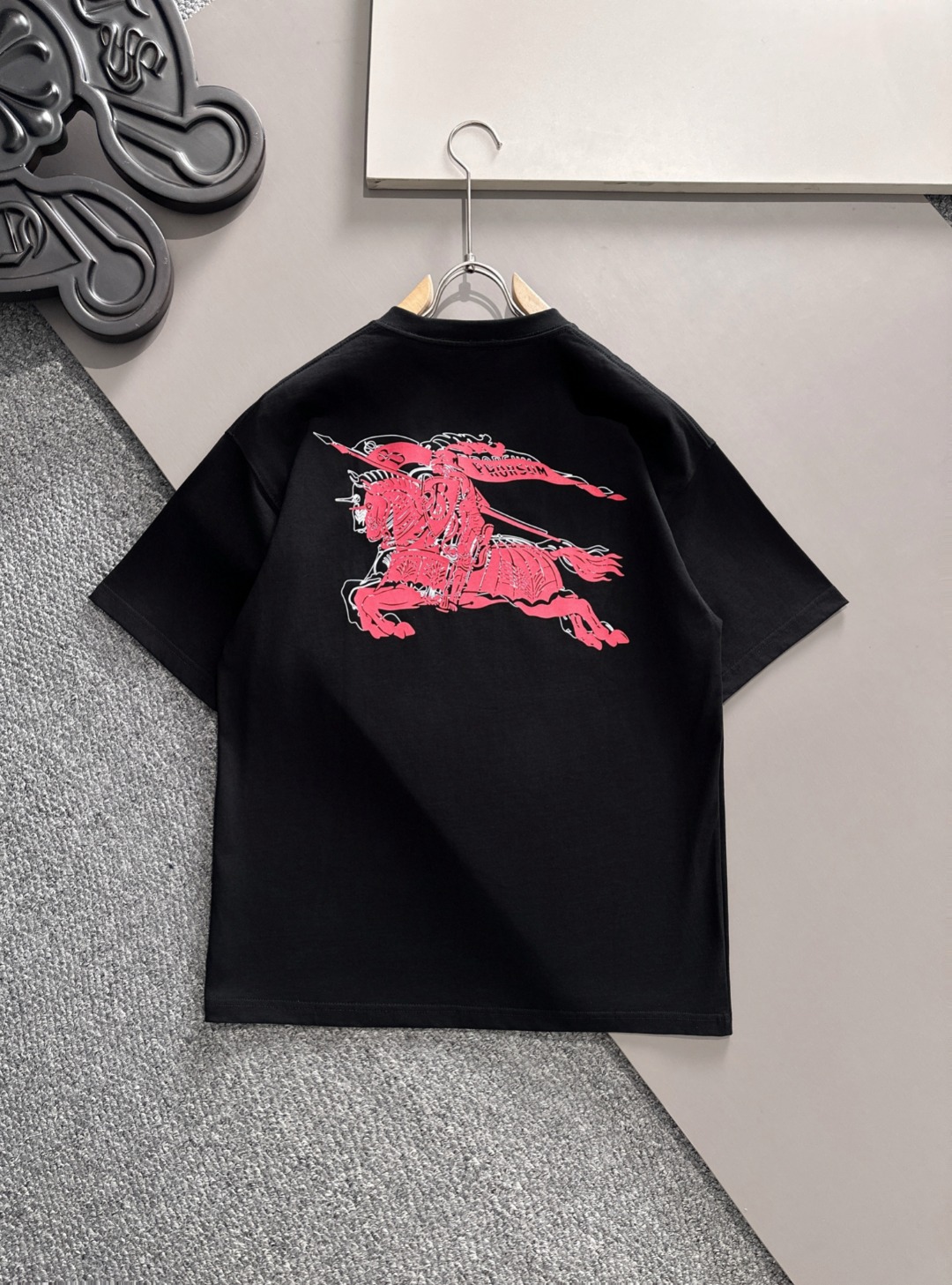 버버리(BURBERRY) 시그니처 로고 라운드 반팔 티셔츠 의류