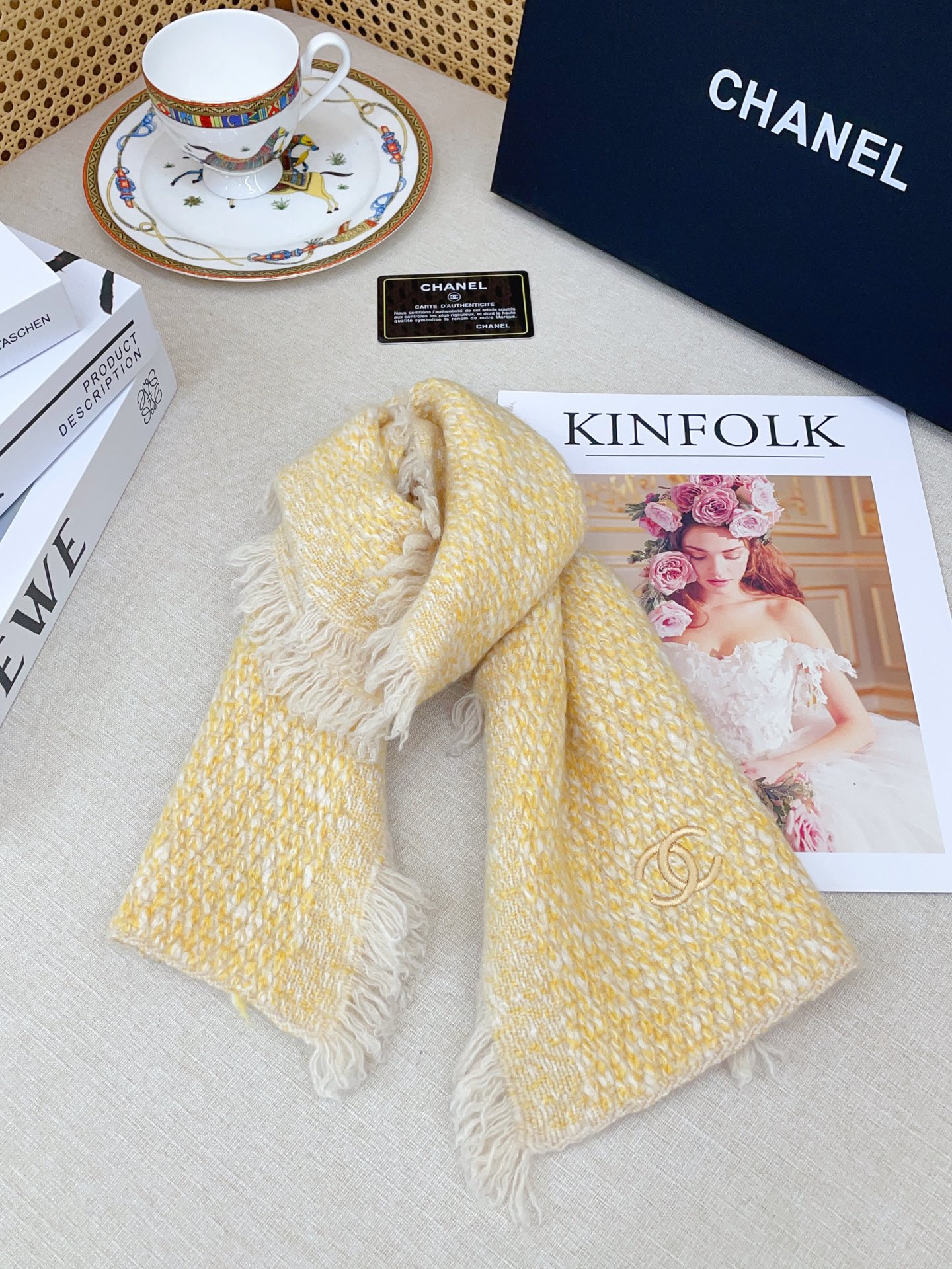 샤넬(CHANEL) 자수 포인트 숏 머플러 목도리 스카프