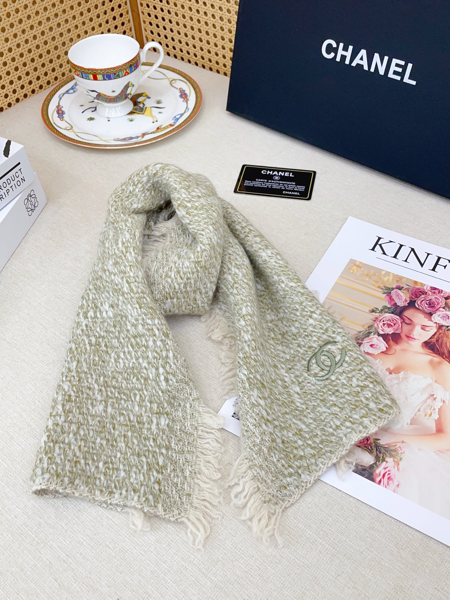 샤넬(CHANEL) 자수 포인트 숏 머플러 목도리 스카프