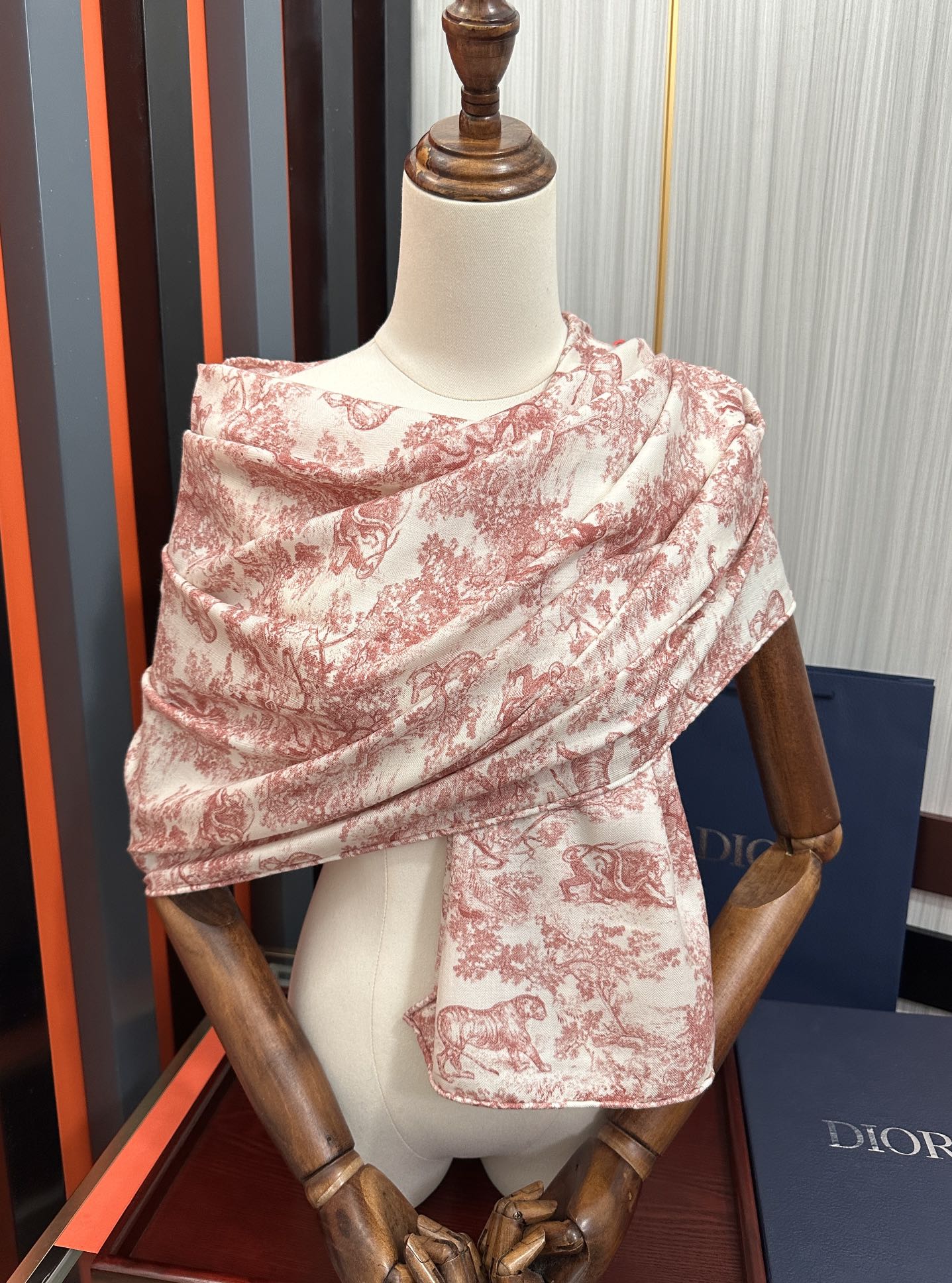 디올(DIOR) 정글 애니멀 숄 목도리 스카프